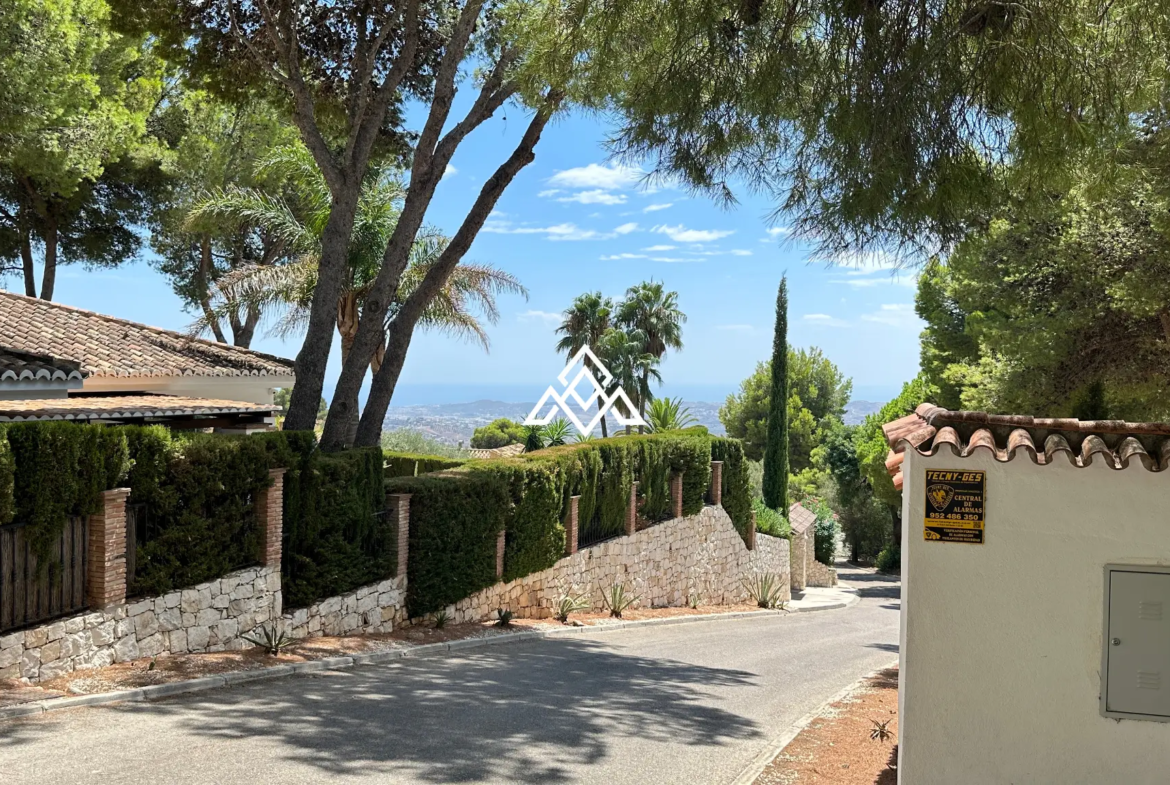 Valtocado urban plot in Mijas with panoramic sea views, up to 5,000 m² of land and residential building potential. Prime Spain real estate opportunity.