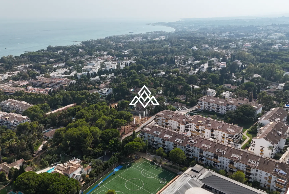 Exclusive Golden Mile Garden Apartment with private garden, terrace and 24h security. Prime Spain real estate in Marbella near the beach.