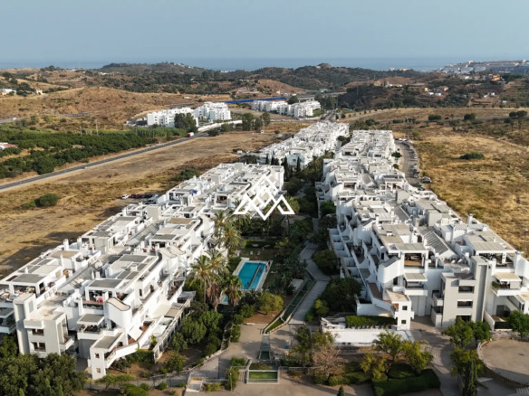 Luxury Triplex Penthouse La Cala with jacuzzi, solarium and 100 m² of terraces. Exceptional Spain real estate near La Cala de Mijas.