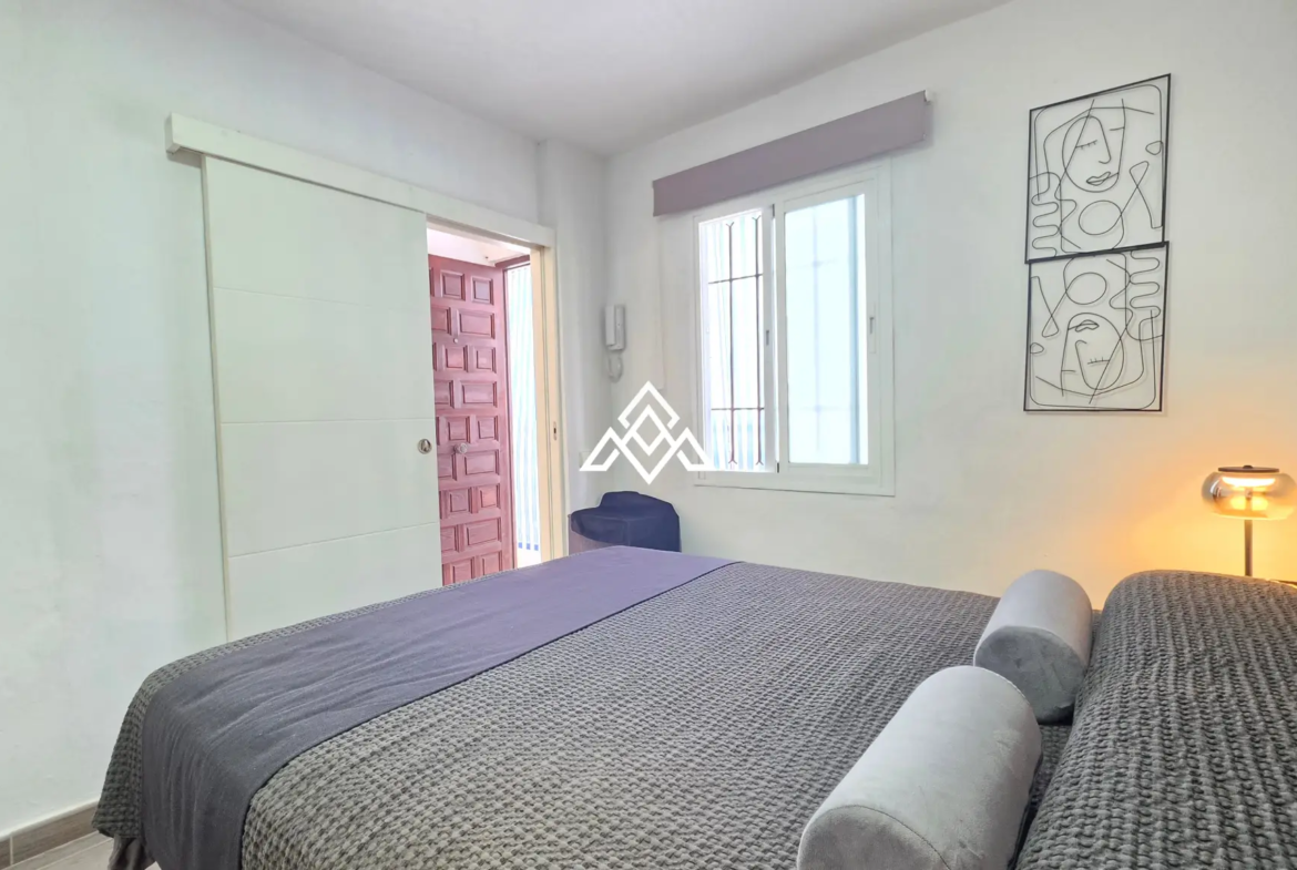 Charming Cortijo Blanco Penthouse near the beach and Puerto Banús. Great Spain real estate investment with terrace and pool views.
