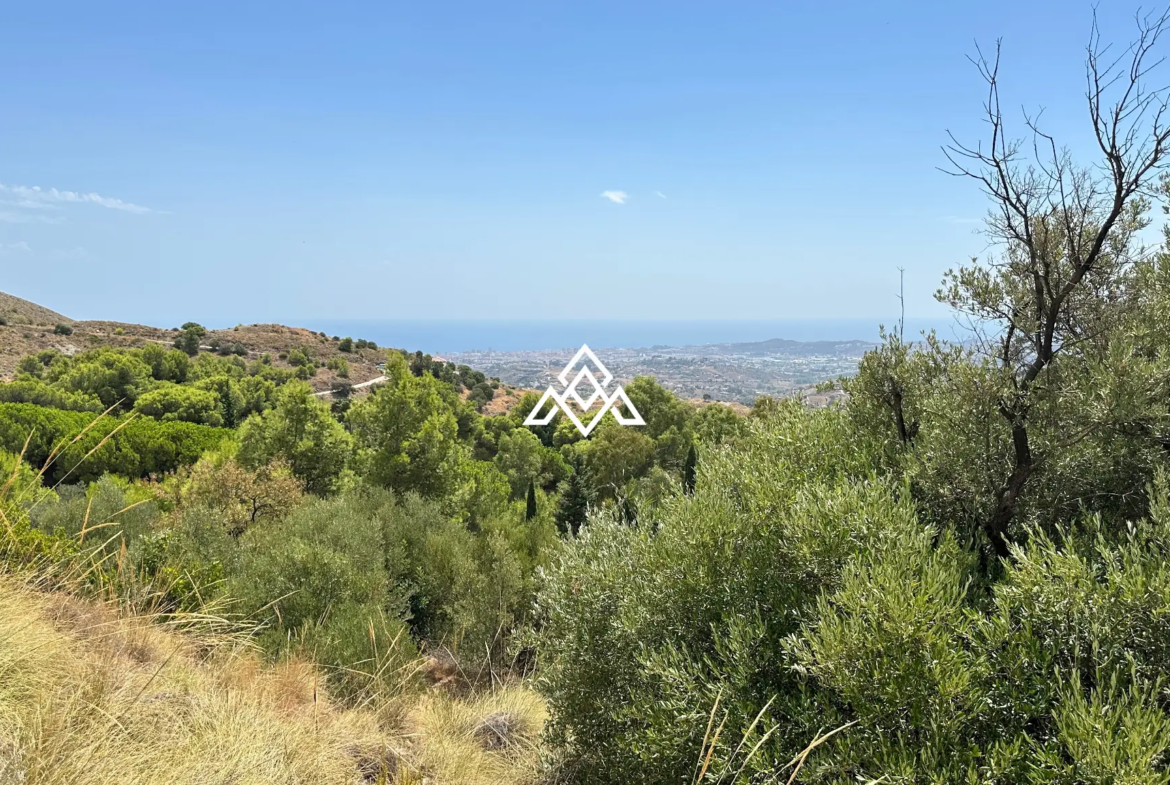Valtocado urban plot in Mijas with panoramic sea views, up to 5,000 m² of land and residential building potential. Prime Spain real estate opportunity.