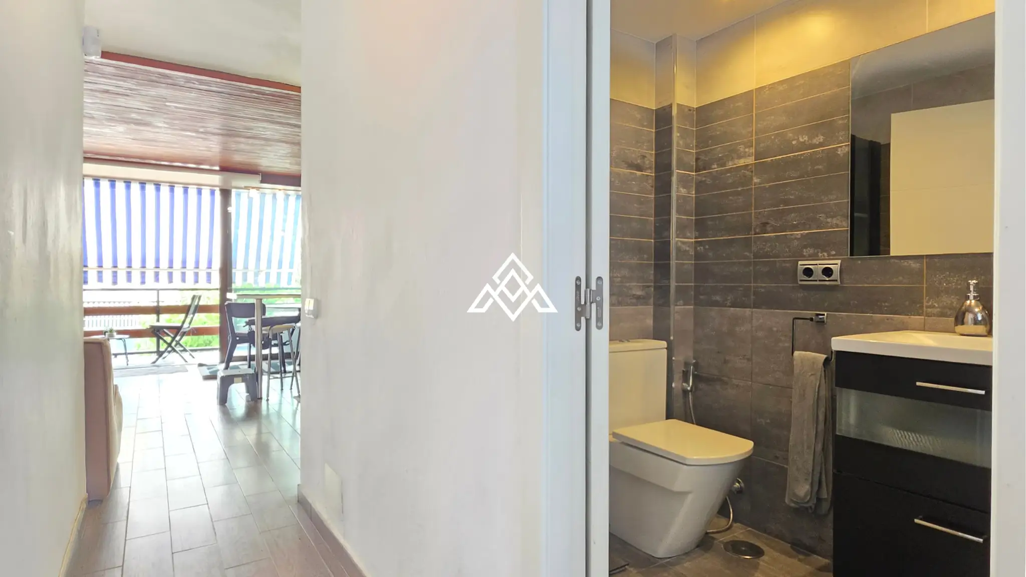 4 (22) Charming Cortijo Blanco Penthouse near the beach and Puerto Banús. Great Spain real estate investment with terrace and pool views.