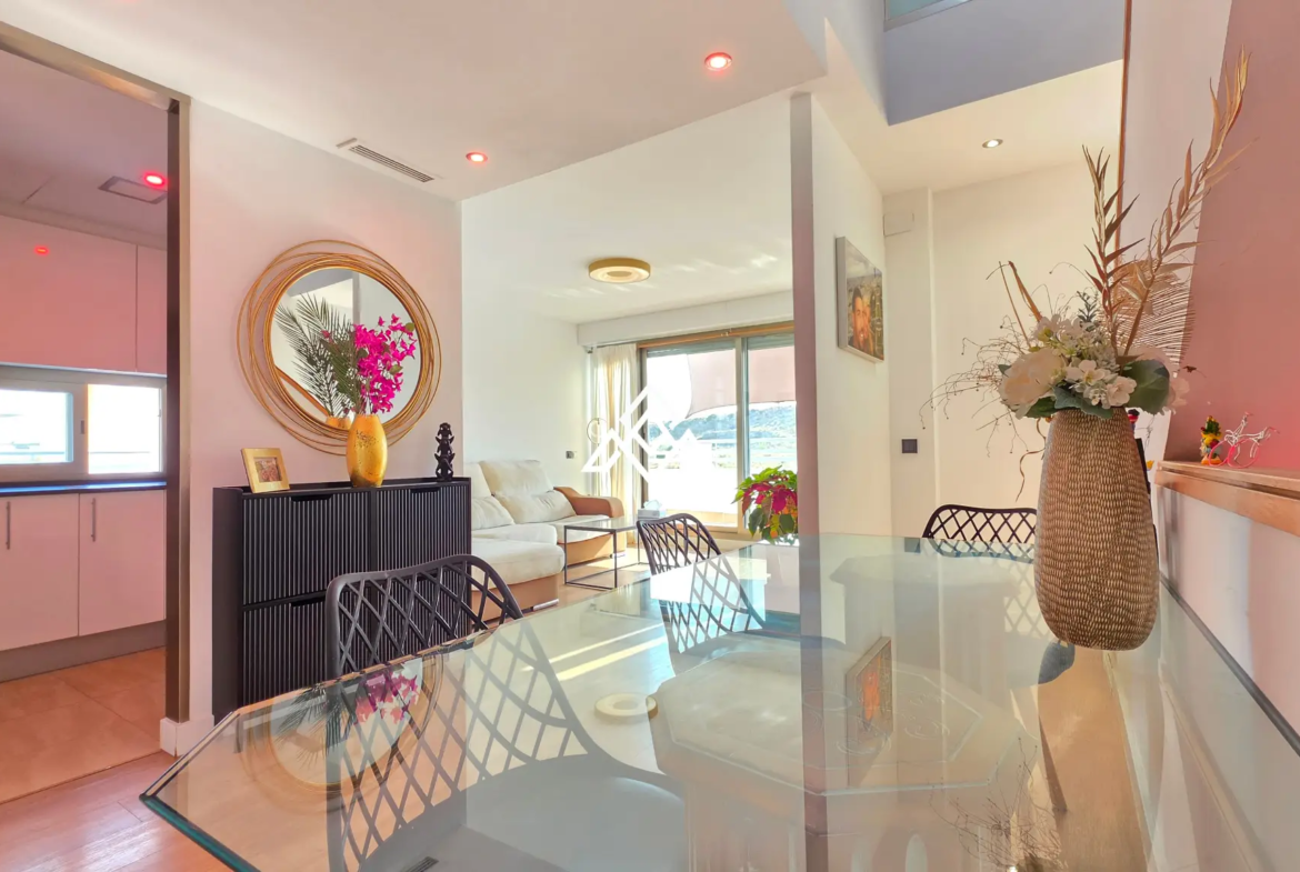Luxury Triplex Penthouse La Cala with jacuzzi, solarium and 100 m² of terraces. Exceptional Spain real estate near La Cala de Mijas.
