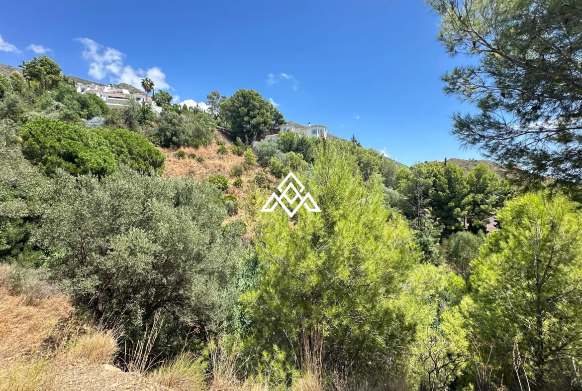 Valtocado urban plot in Mijas with panoramic sea views, up to 5,000 m² of land and residential building potential. Prime Spain real estate opportunity.