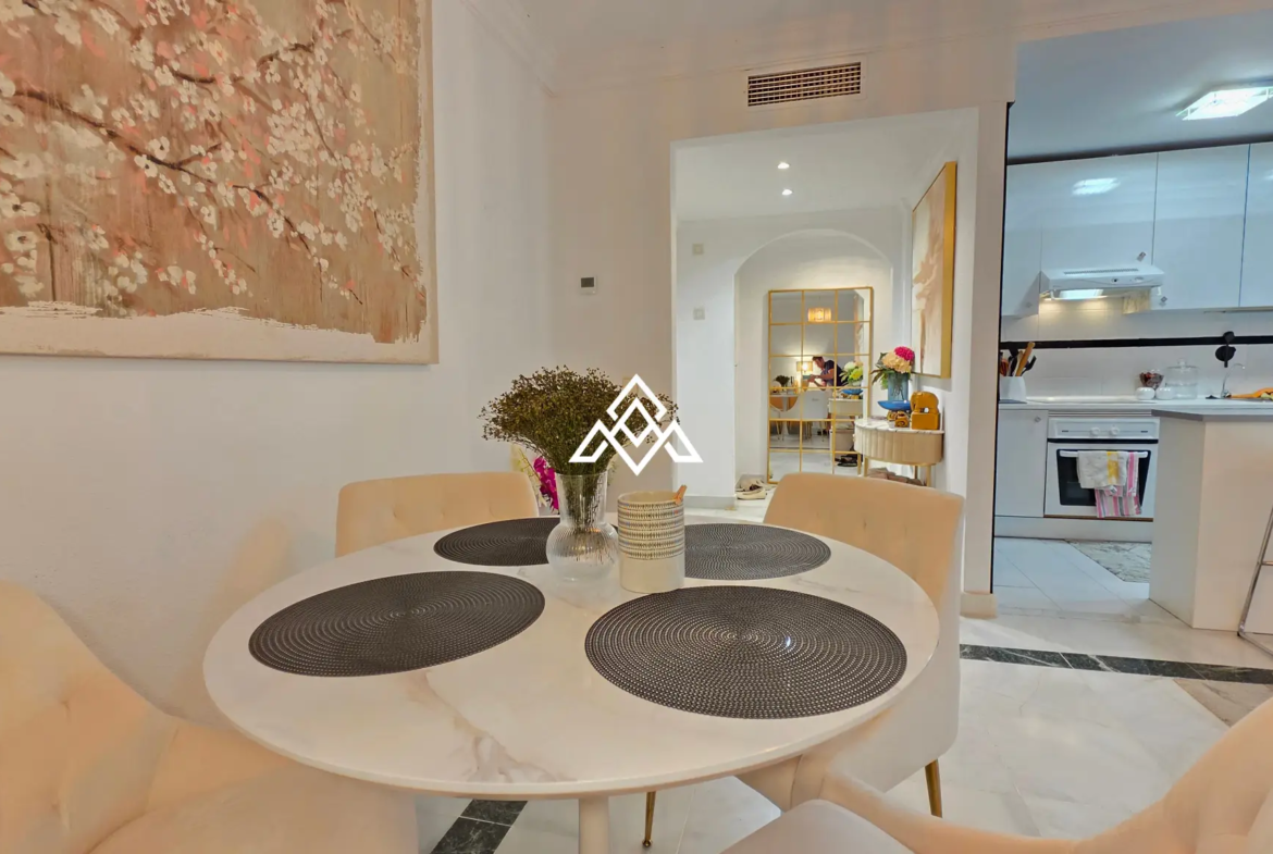 Exclusive Golden Mile Garden Apartment with private garden, terrace and 24h security. Prime Spain real estate in Marbella near the beach.