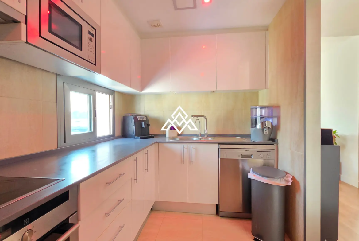 Luxury Triplex Penthouse La Cala with jacuzzi, solarium and 100 m² of terraces. Exceptional Spain real estate near La Cala de Mijas.