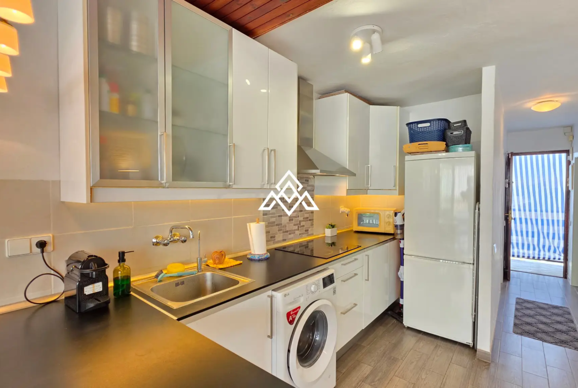 Charming Cortijo Blanco Penthouse near the beach and Puerto Banús. Great Spain real estate investment with terrace and pool views.