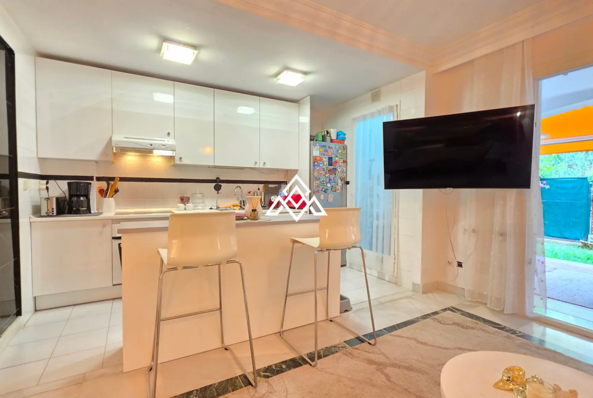 Exclusive Golden Mile Garden Apartment with private garden, terrace and 24h security. Prime Spain real estate in Marbella near the beach.