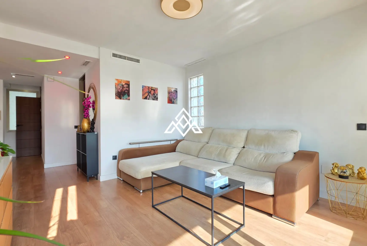 Luxury Triplex Penthouse La Cala with jacuzzi, solarium and 100 m² of terraces. Exceptional Spain real estate near La Cala de Mijas.