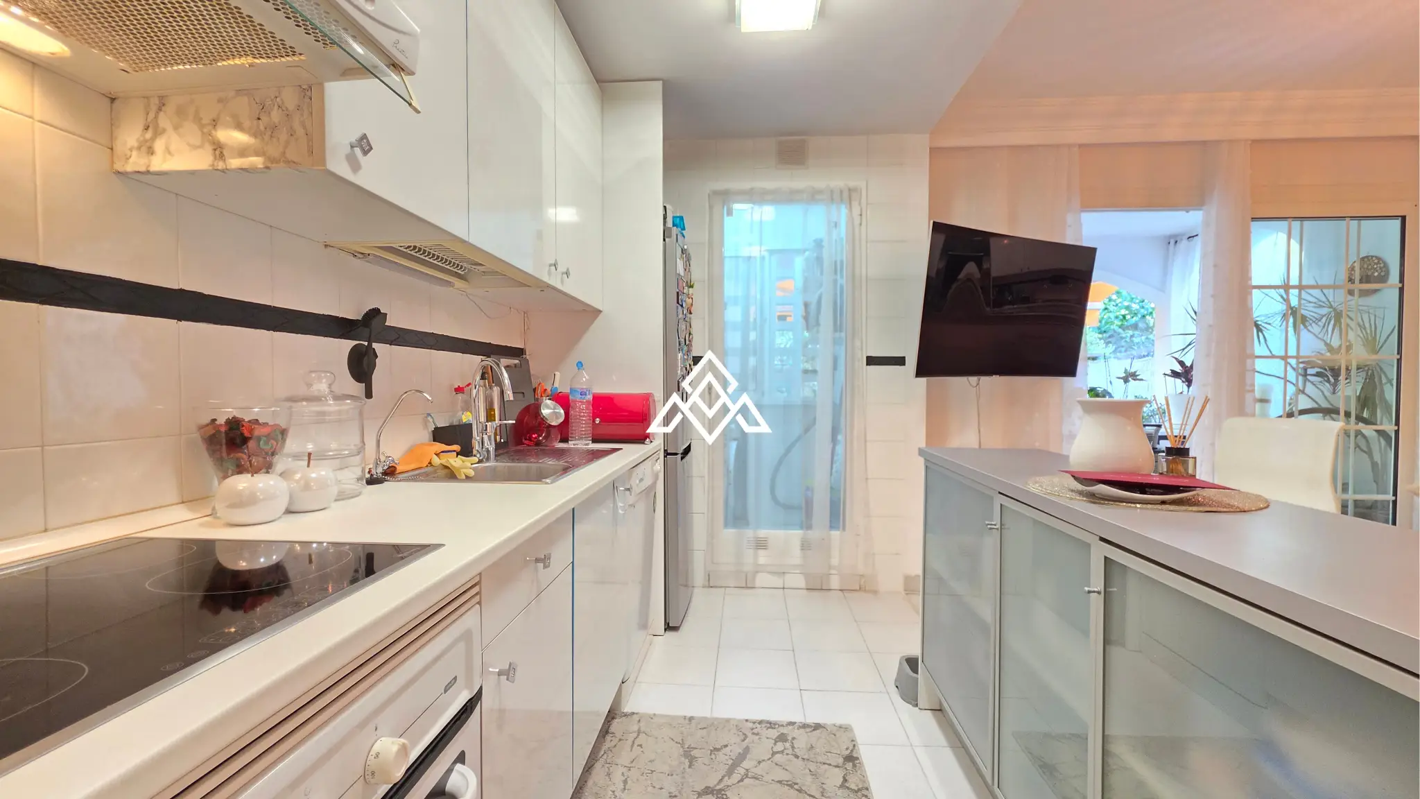 Exclusive Golden Mile Garden Apartment with private garden, terrace and 24h security. Prime Spain real estate in Marbella near the beach.