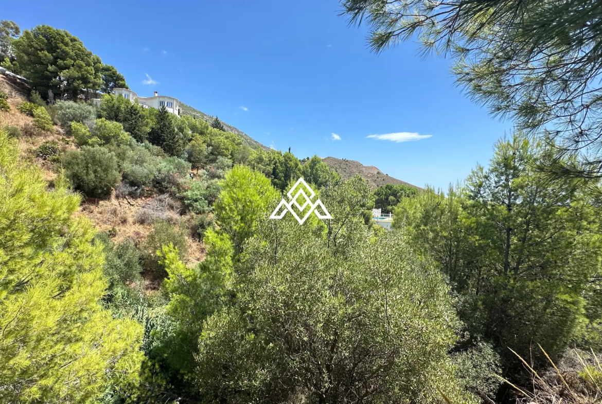 Valtocado urban plot in Mijas with panoramic sea views, up to 5,000 m² of land and residential building potential. Prime Spain real estate opportunity.
