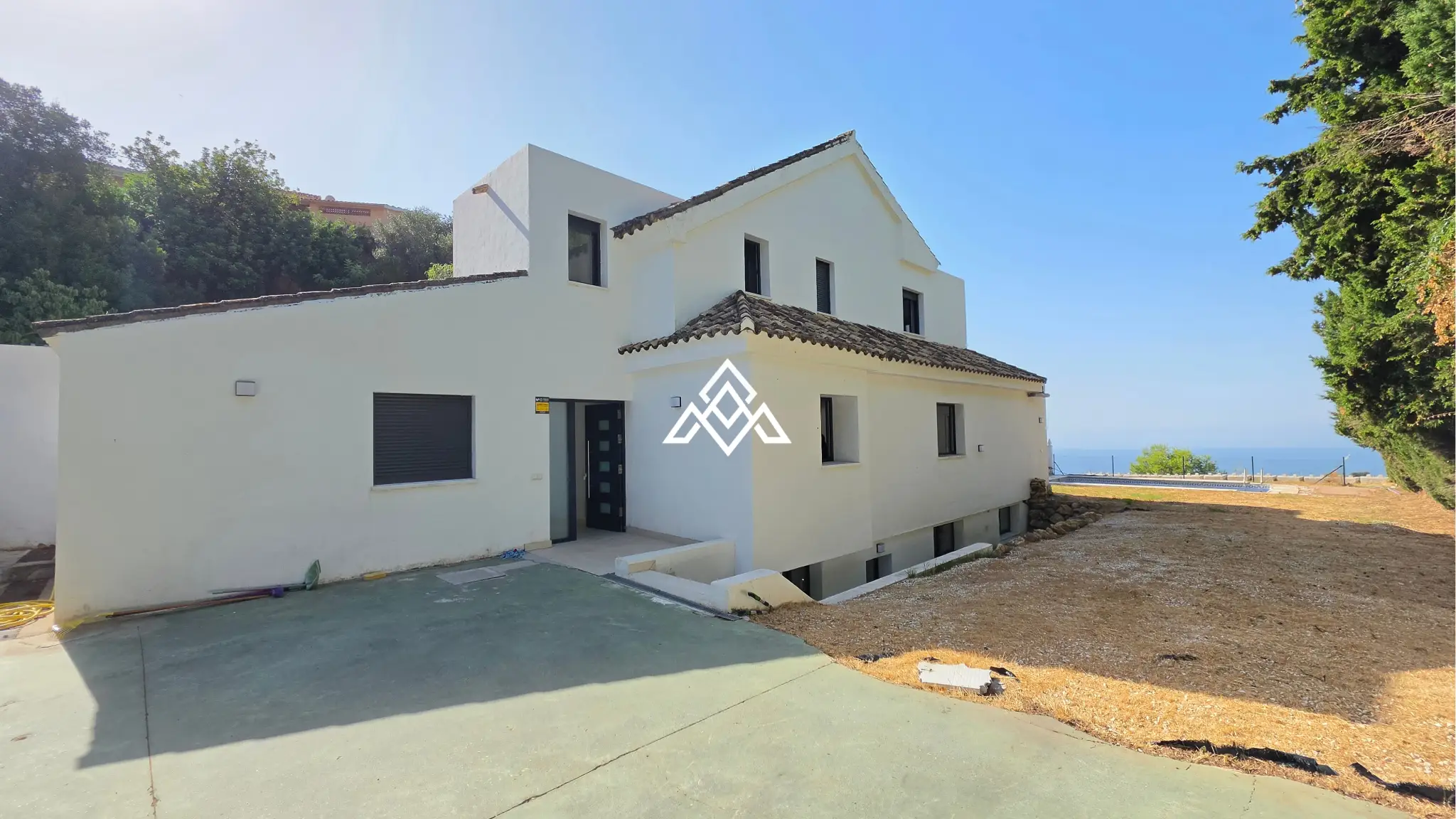 Fully renovated Panoramic Sea View Villa on the Costa del Sol with 5 bedrooms, 100 m² of terraces and stunning Mediterranean views.