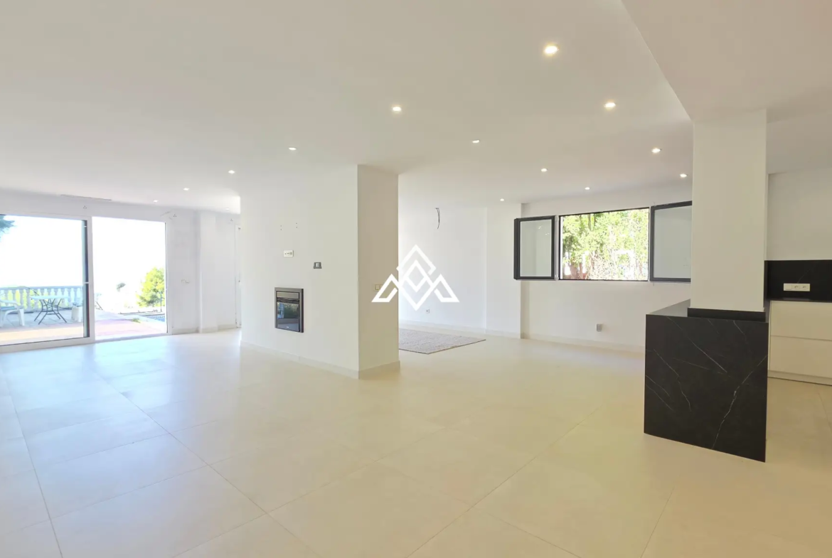 Fully renovated Panoramic Sea View Villa on the Costa del Sol with 5 bedrooms, 100 m² of terraces and stunning Mediterranean views.