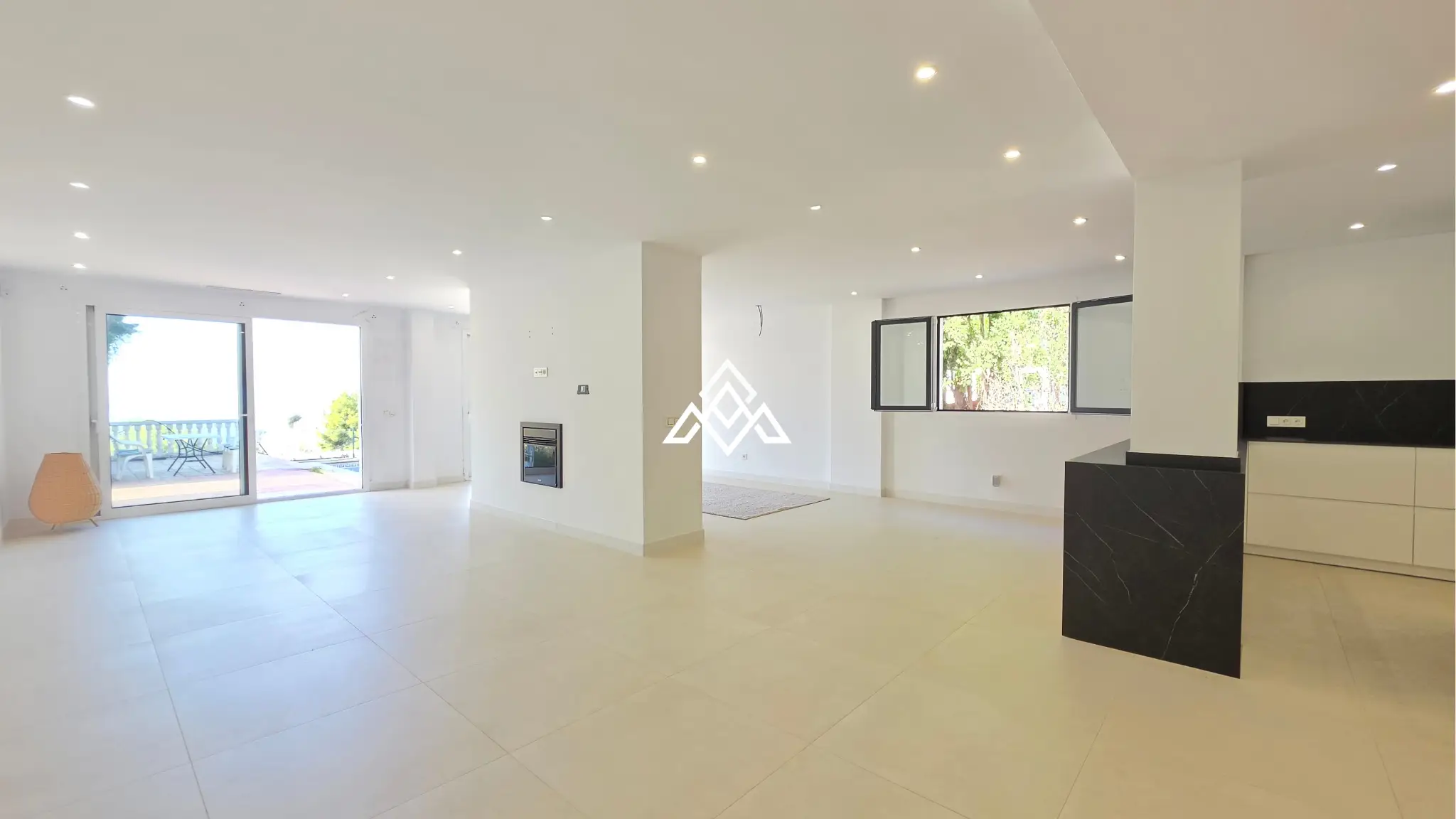 Fully renovated Panoramic Sea View Villa on the Costa del Sol with 5 bedrooms, 100 m² of terraces and stunning Mediterranean views.