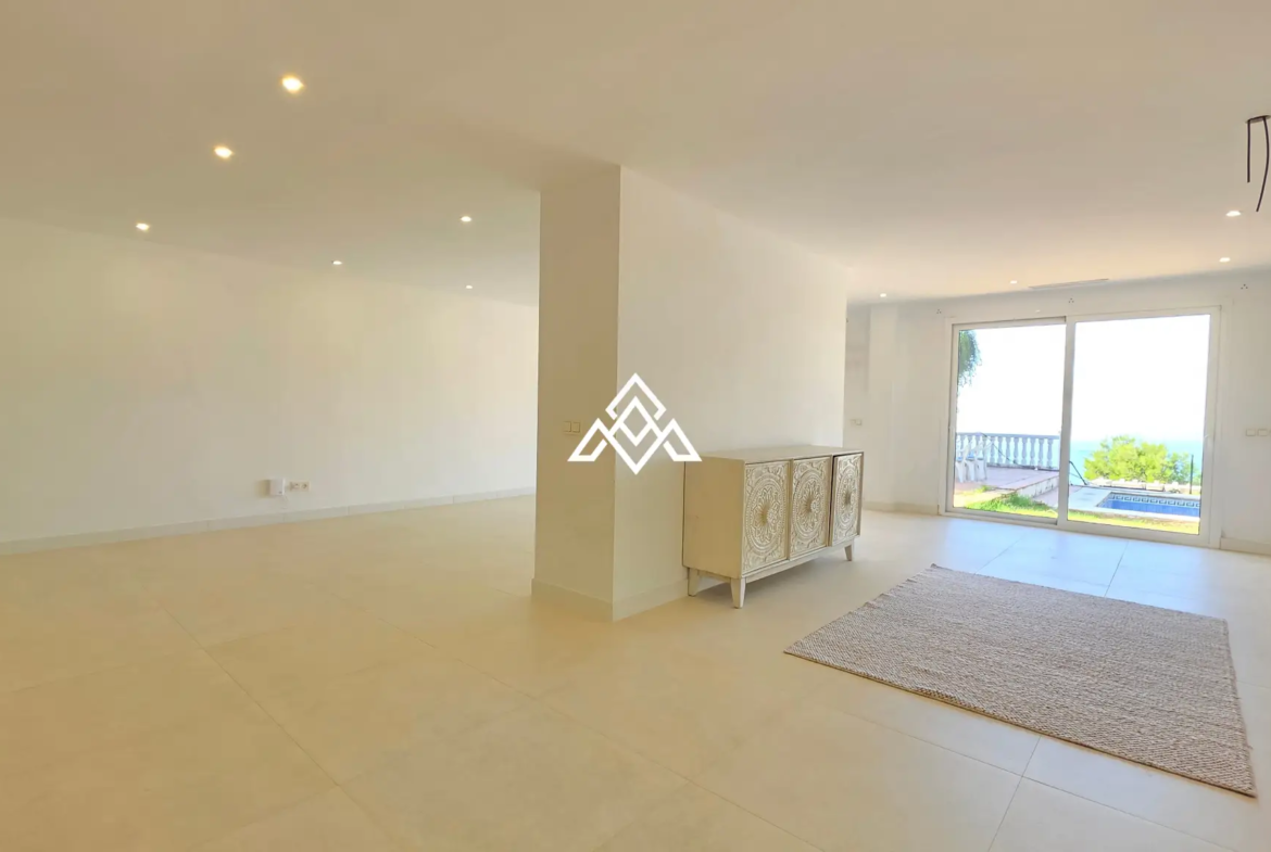 Fully renovated Panoramic Sea View Villa on the Costa del Sol with 5 bedrooms, 100 m² of terraces and stunning Mediterranean views.