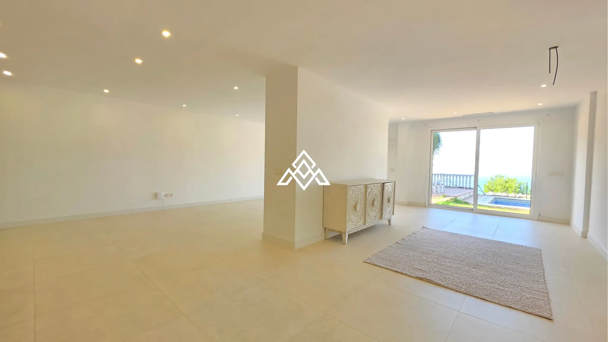 Fully renovated Panoramic Sea View Villa on the Costa del Sol with 5 bedrooms, 100 m² of terraces and stunning Mediterranean views.