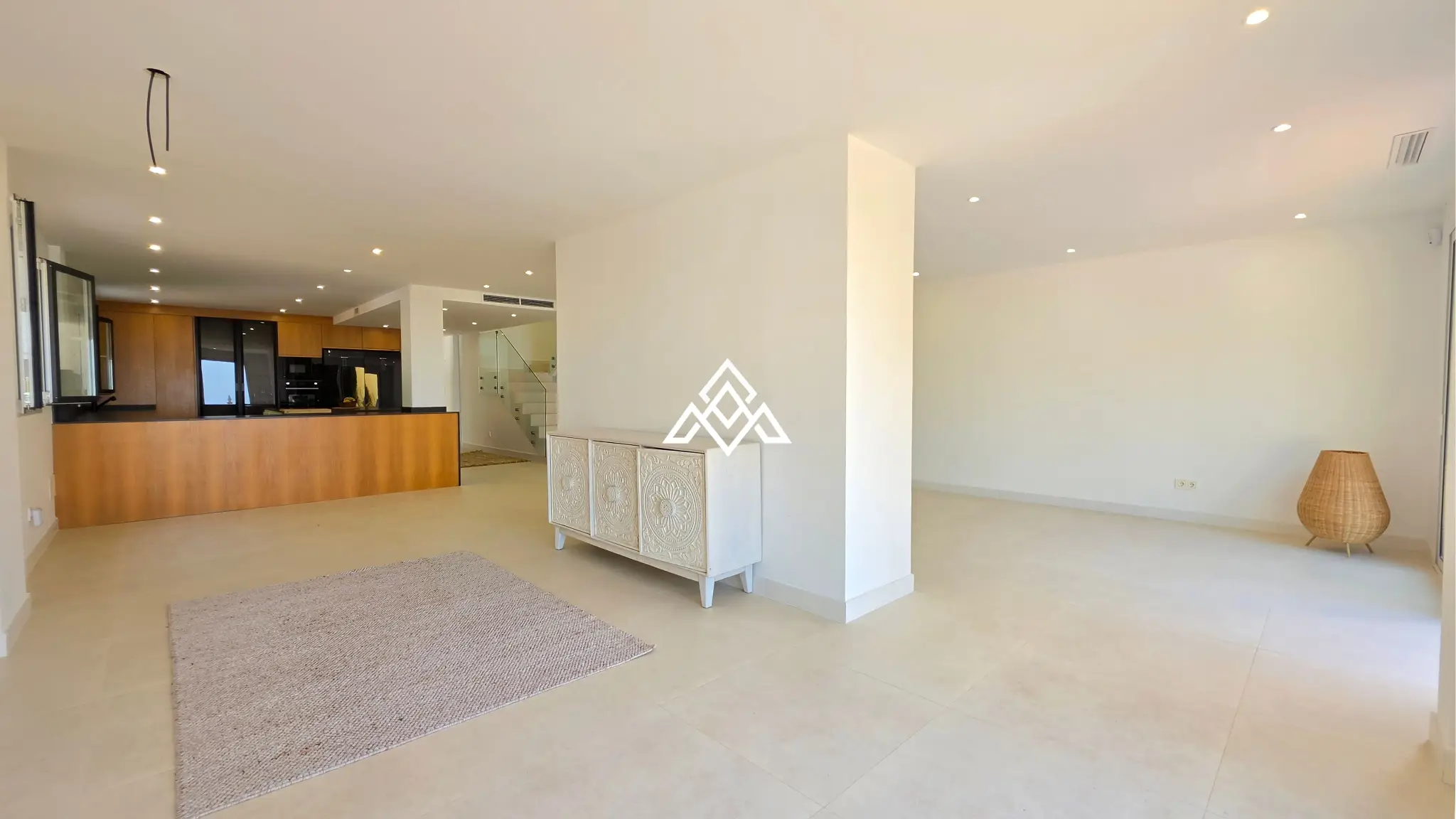 Fully renovated Panoramic Sea View Villa on the Costa del Sol with 5 bedrooms, 100 m² of terraces and stunning Mediterranean views.