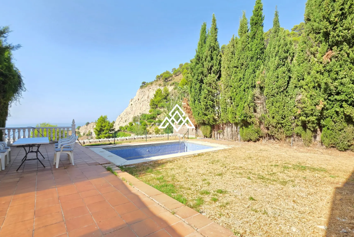 Fully renovated Panoramic Sea View Villa on the Costa del Sol with 5 bedrooms, 100 m² of terraces and stunning Mediterranean views.