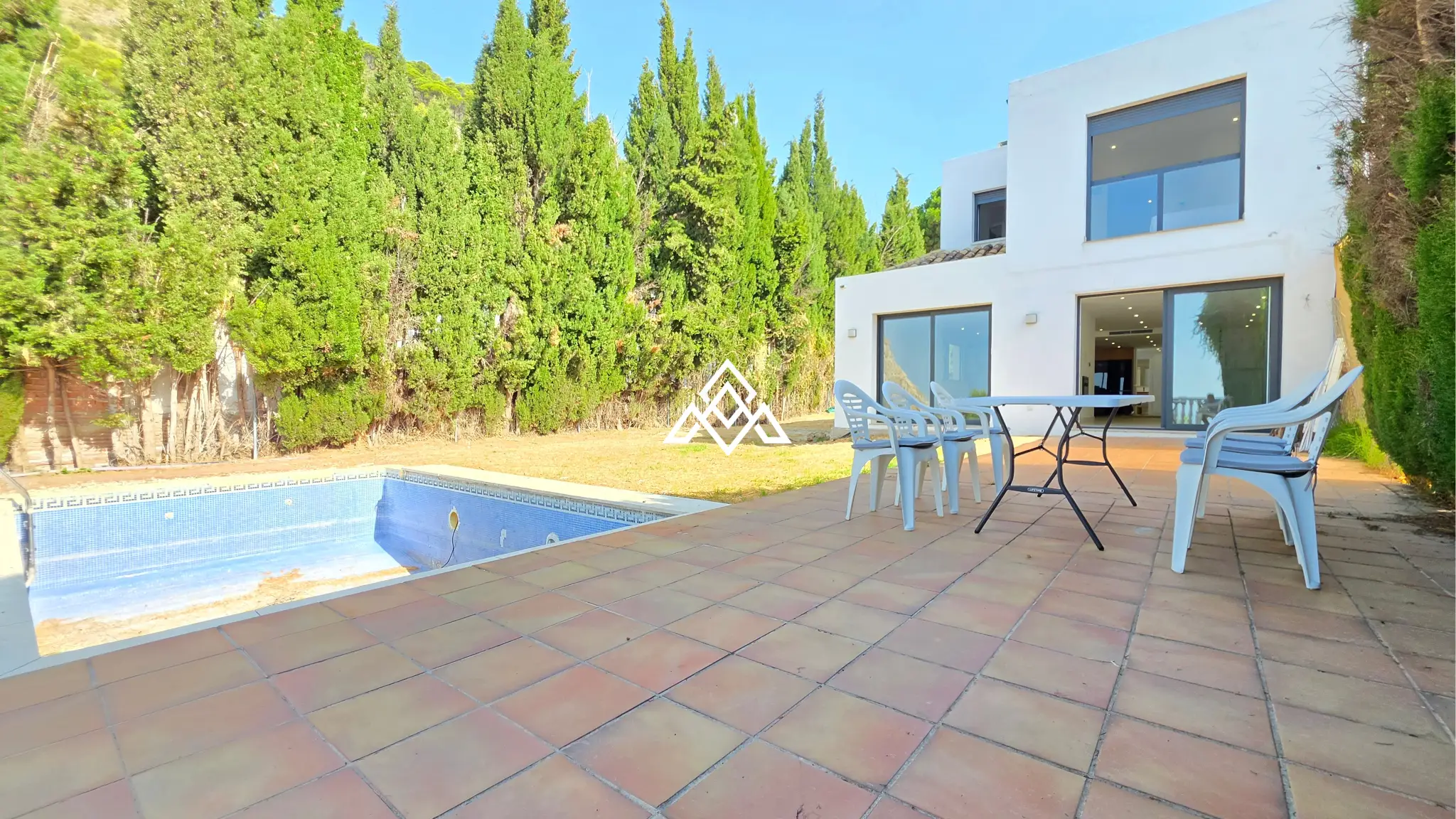 Fully renovated Panoramic Sea View Villa on the Costa del Sol with 5 bedrooms, 100 m² of terraces and stunning Mediterranean views.