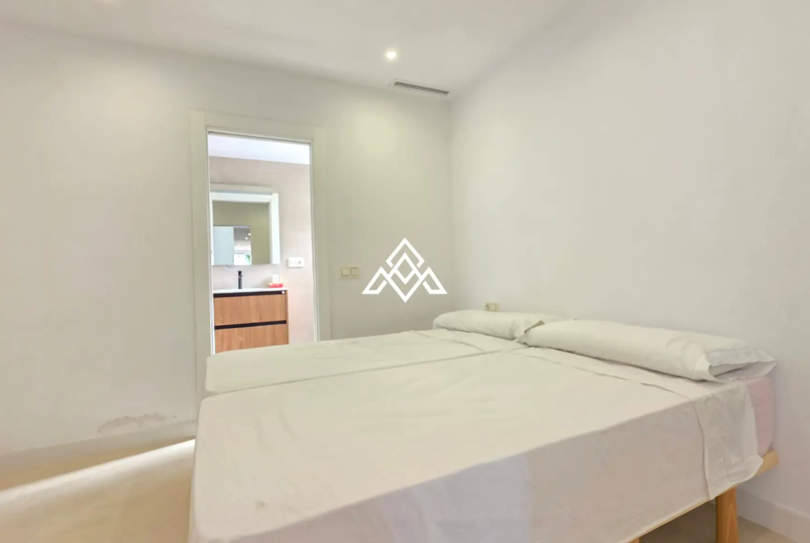 Fully renovated Panoramic Sea View Villa on the Costa del Sol with 5 bedrooms, 100 m² of terraces and stunning Mediterranean views.