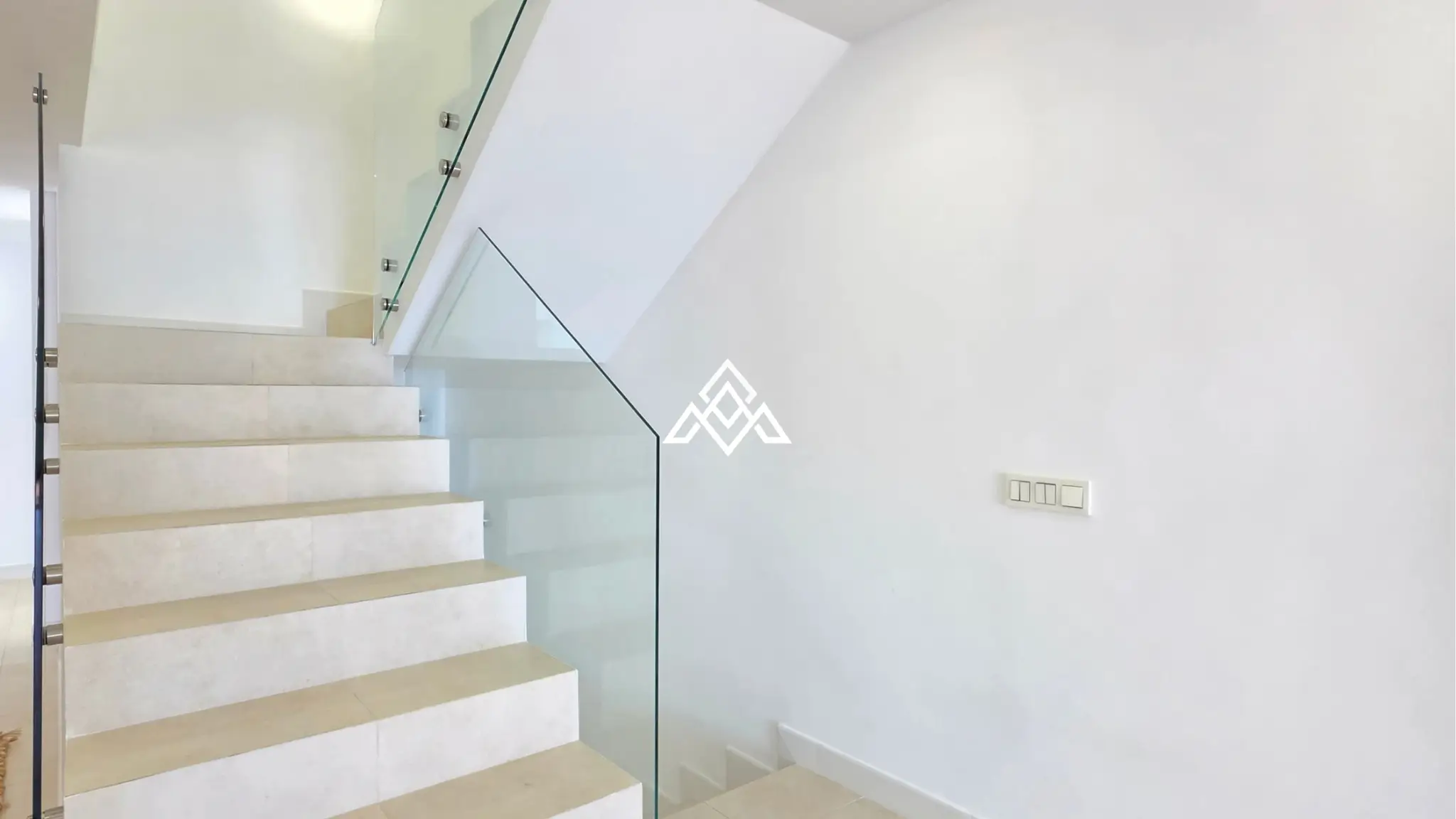 Fully renovated Panoramic Sea View Villa on the Costa del Sol with 5 bedrooms, 100 m² of terraces and stunning Mediterranean views.