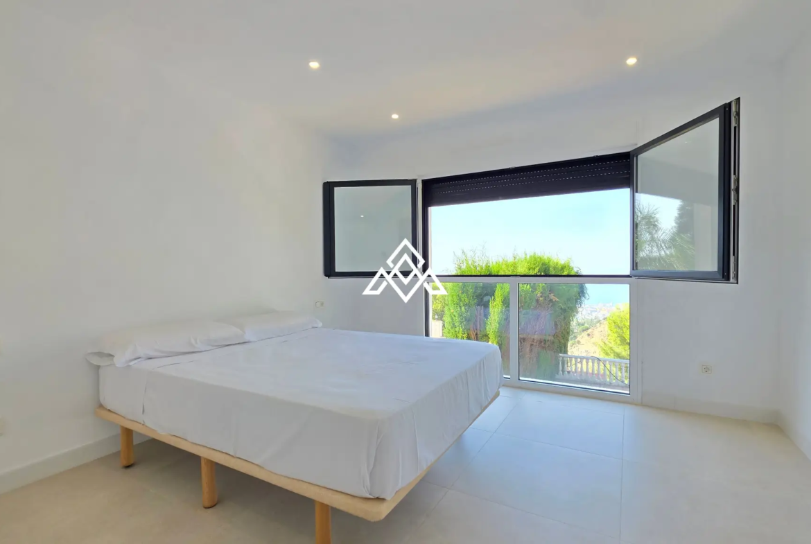 Fully renovated Panoramic Sea View Villa on the Costa del Sol with 5 bedrooms, 100 m² of terraces and stunning Mediterranean views.