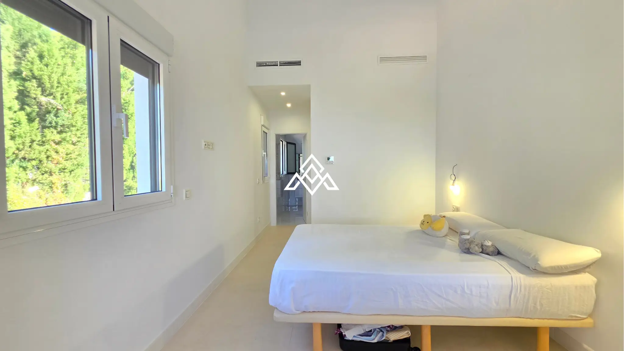 Fully renovated Panoramic Sea View Villa on the Costa del Sol with 5 bedrooms, 100 m² of terraces and stunning Mediterranean views.