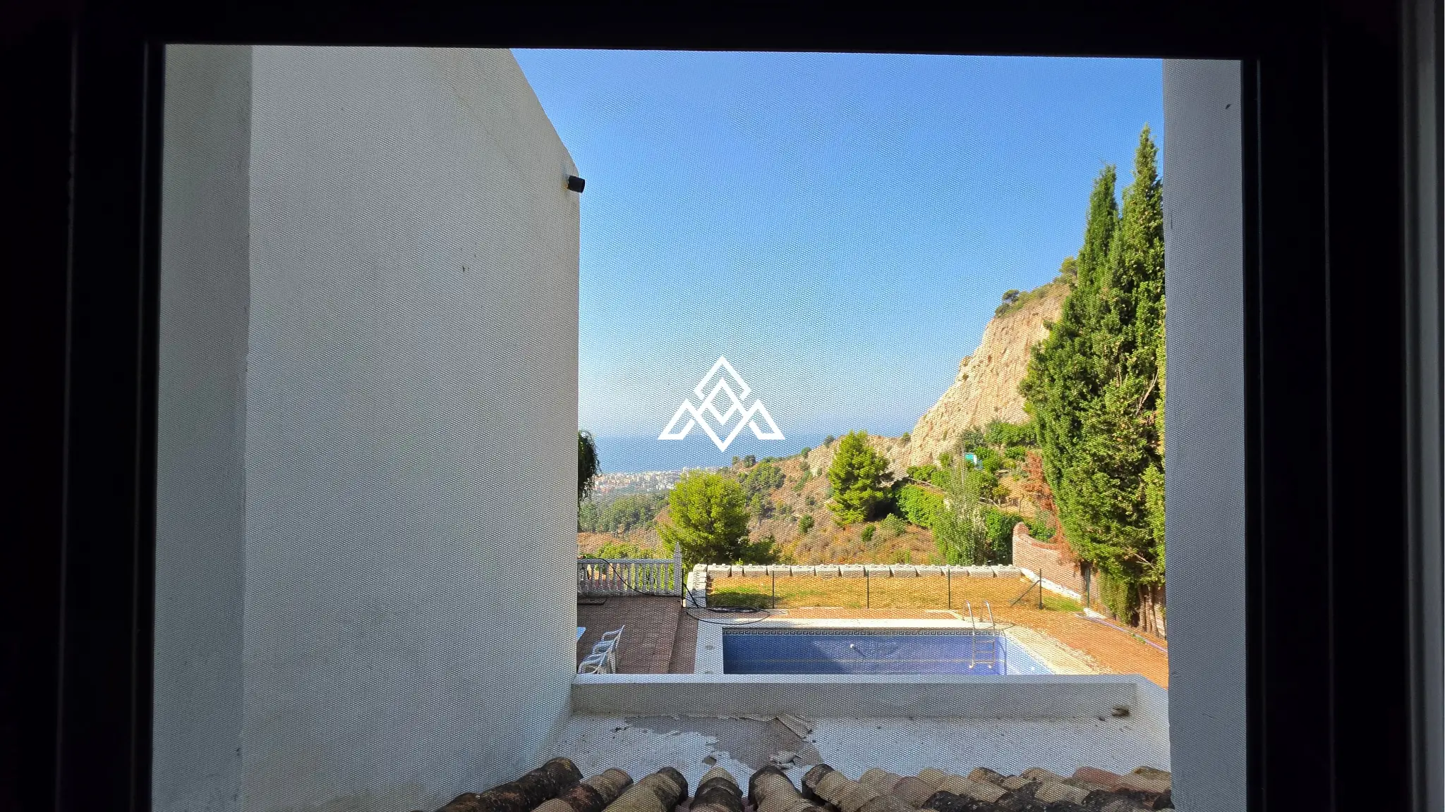 Fully renovated Panoramic Sea View Villa on the Costa del Sol with 5 bedrooms, 100 m² of terraces and stunning Mediterranean views.