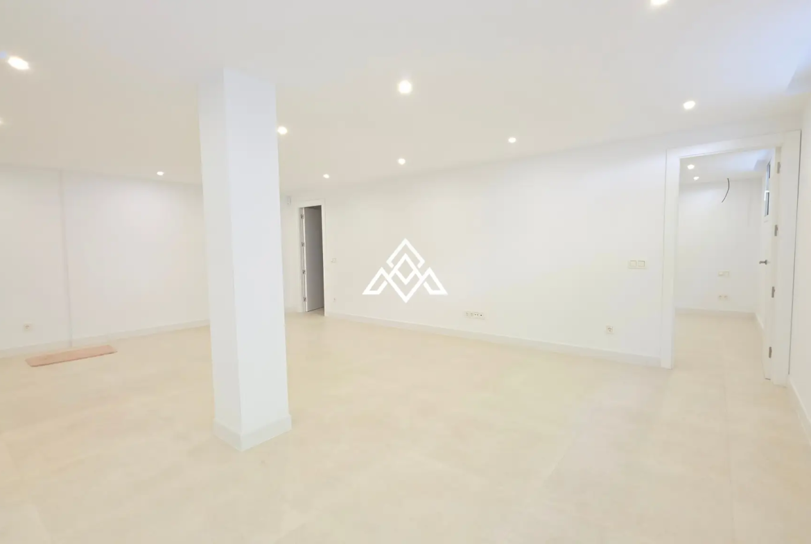 Fully renovated Panoramic Sea View Villa on the Costa del Sol with 5 bedrooms, 100 m² of terraces and stunning Mediterranean views.