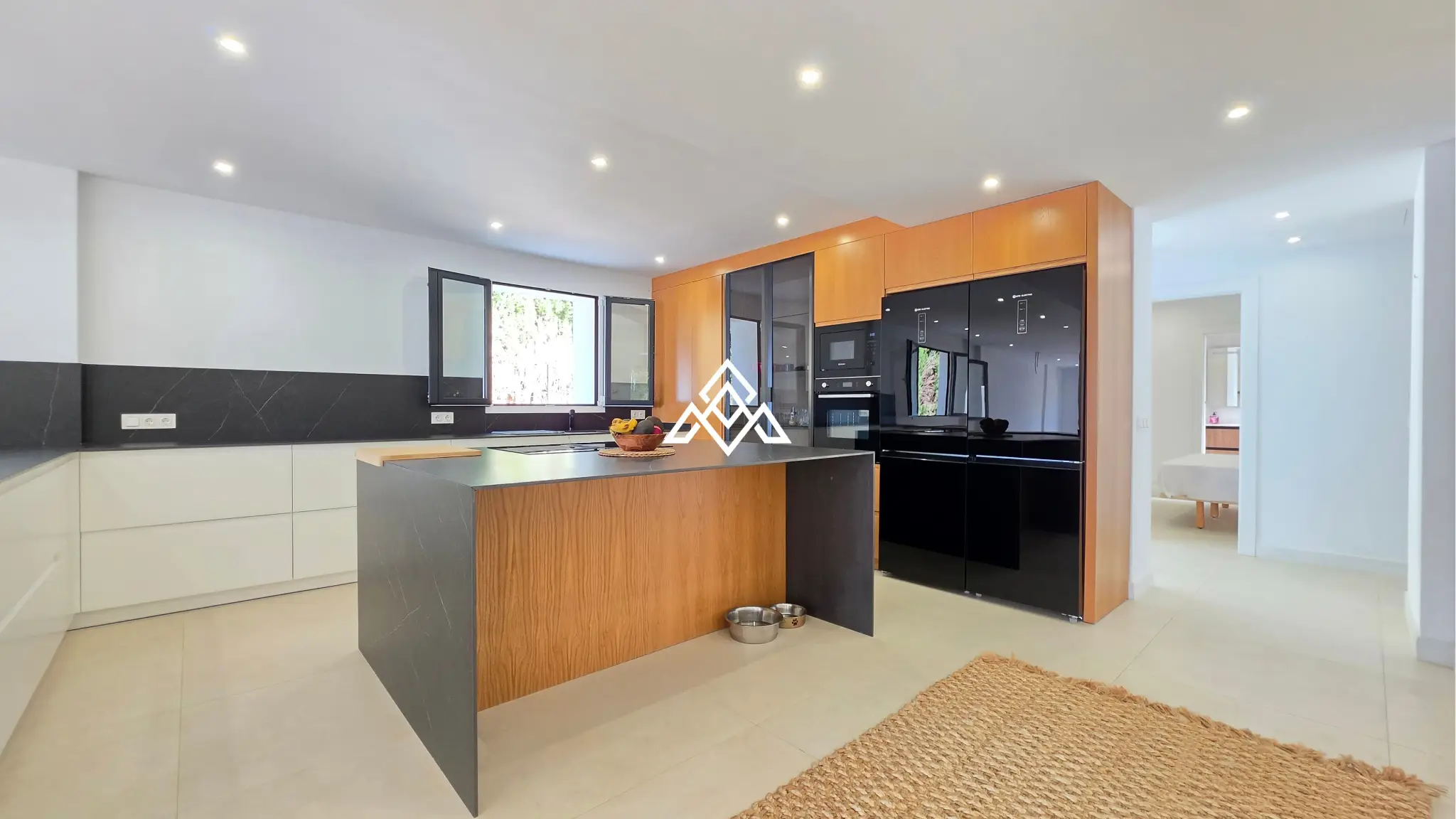 Fully renovated Panoramic Sea View Villa on the Costa del Sol with 5 bedrooms, 100 m² of terraces and stunning Mediterranean views.