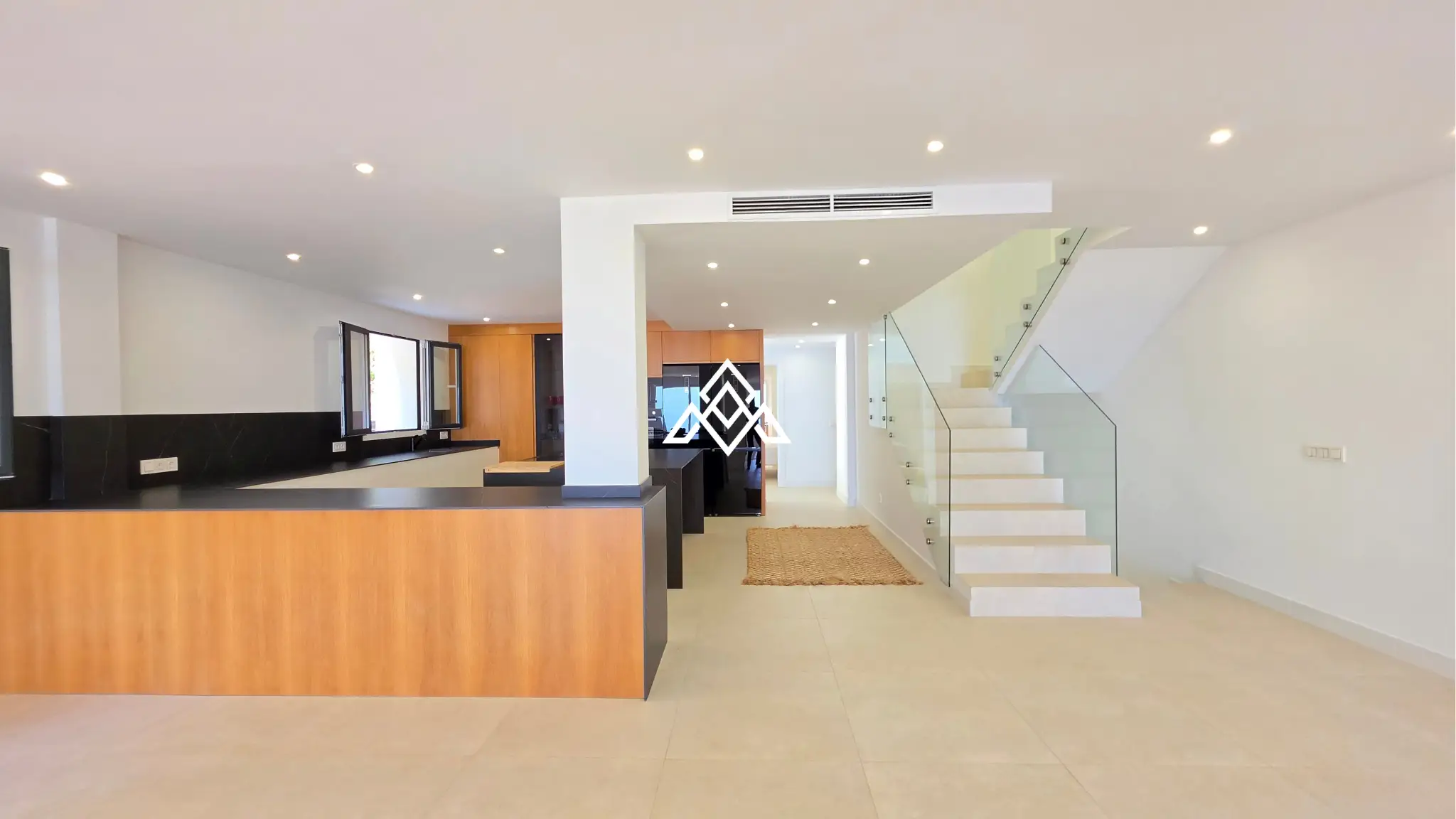 Fully renovated Panoramic Sea View Villa on the Costa del Sol with 5 bedrooms, 100 m² of terraces and stunning Mediterranean views.