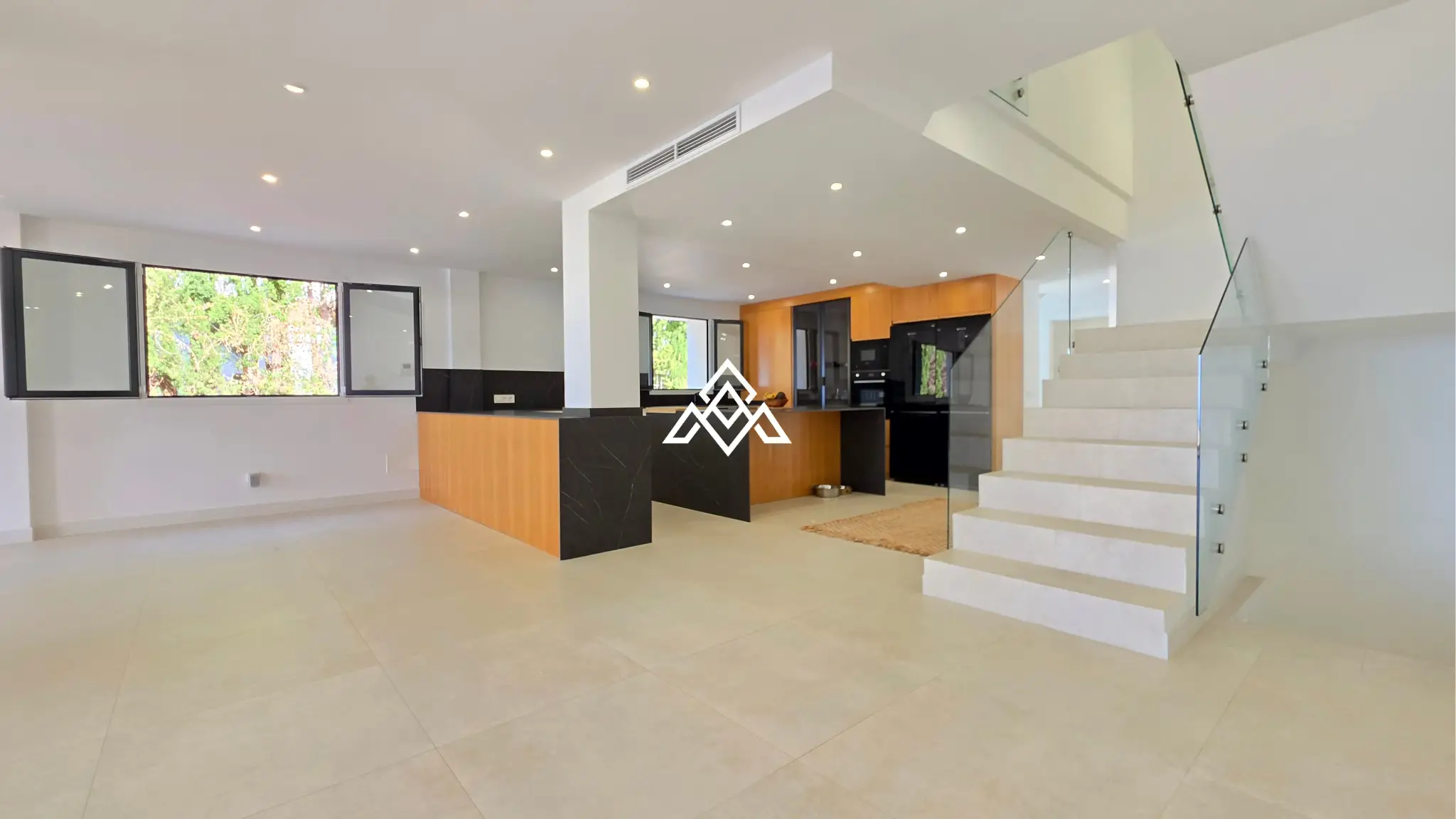 Fully renovated Panoramic Sea View Villa on the Costa del Sol with 5 bedrooms, 100 m² of terraces and stunning Mediterranean views.