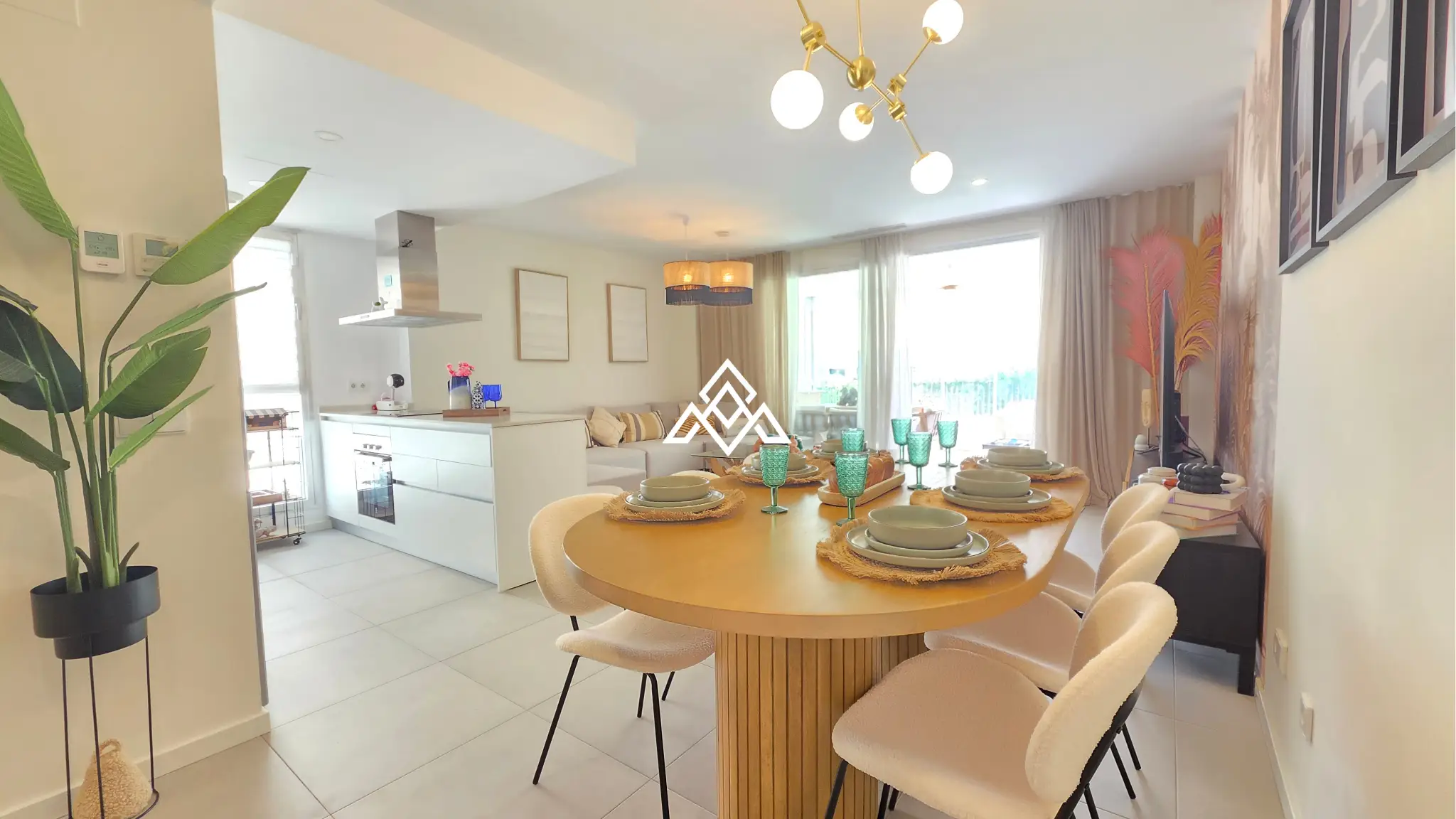 Estepona Garden Apartment with private garden, terrace, garage and valid tourist licence. Ideal investment property in Spain.