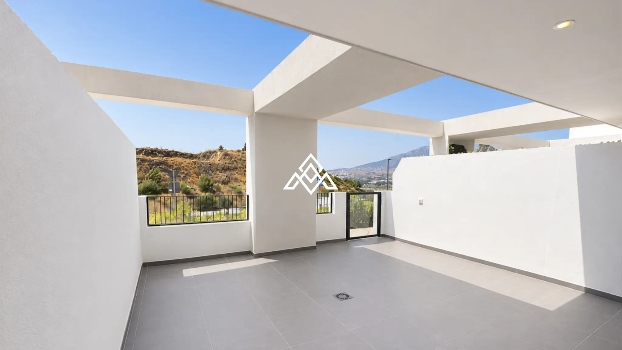 Hacienda el Sueño Apartment with private garden terrace and pool views in Mijas