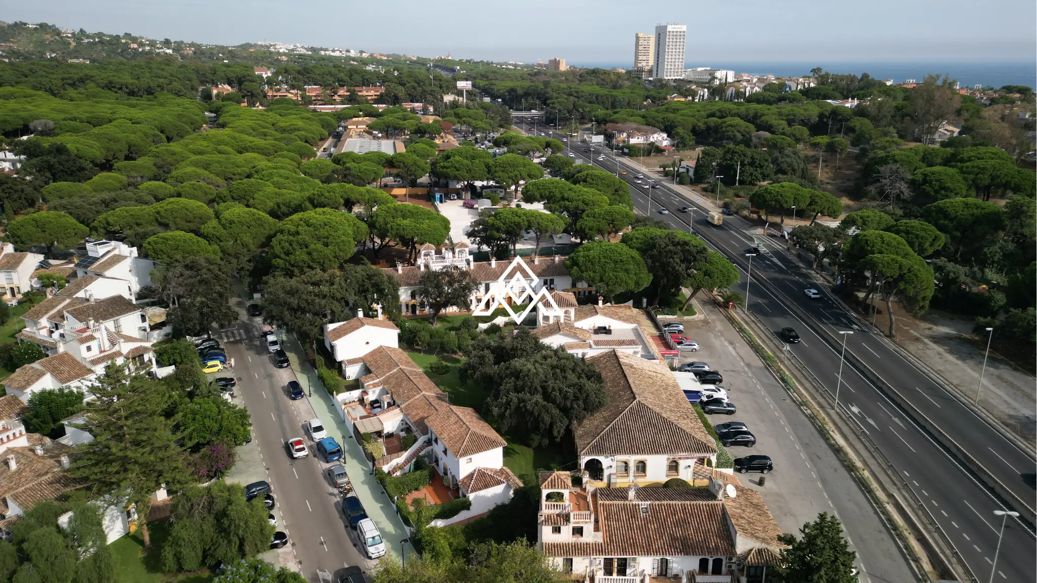 MPS-0045 Elviria Townhouse with private jacuzzi, sea views and renovated patio in Marbella