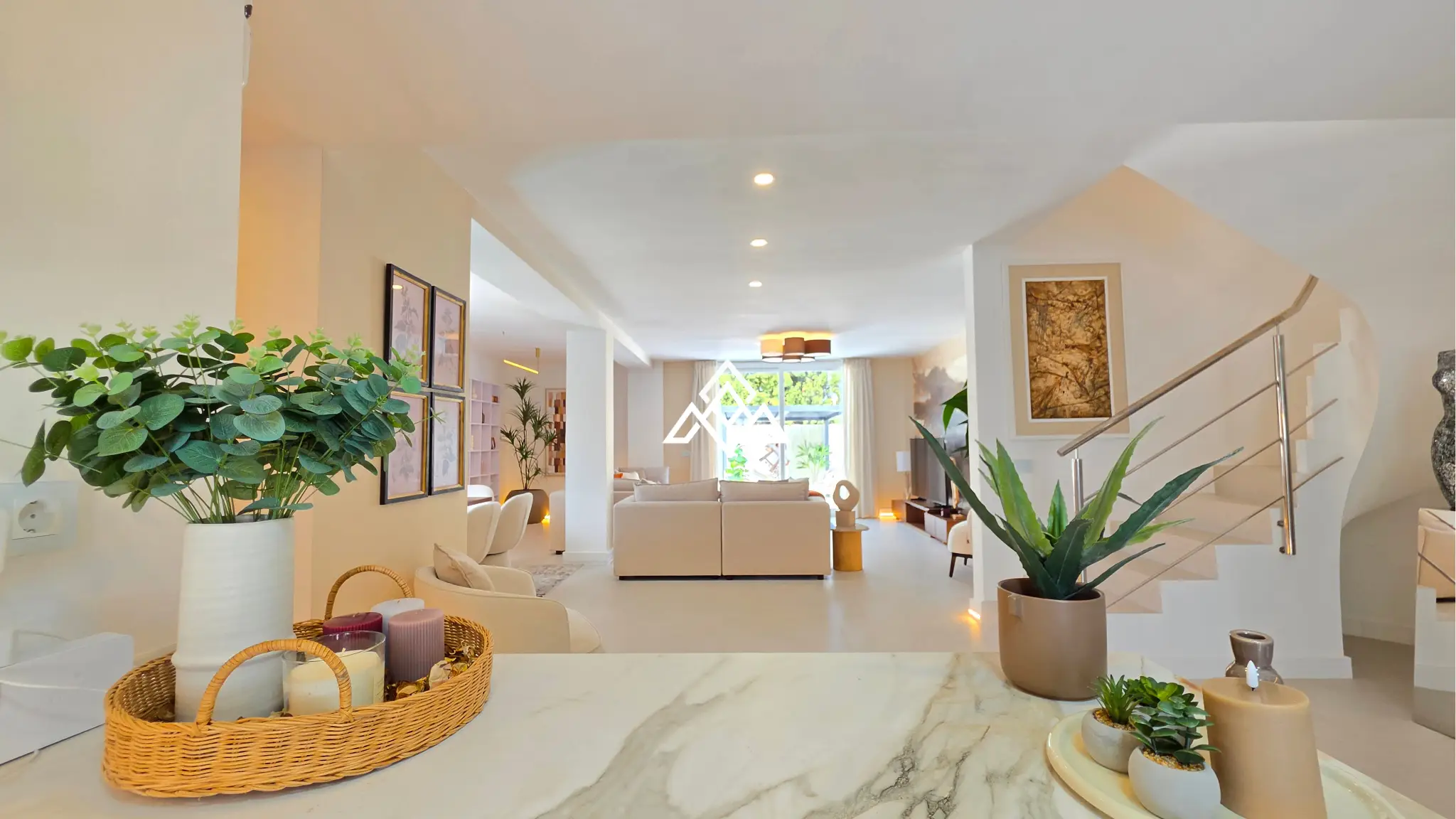 MPA-0122 Discover this brand-new renovated villa in Riviera del Sol, Mijas Costa, with panoramic sea views, 3 bedrooms, 3 bathrooms and spacious terraces.