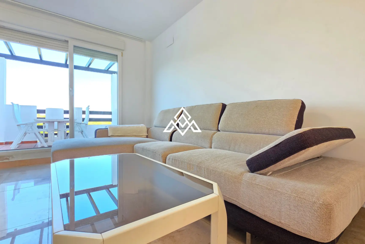 Vistalmar Duquesa apartment in Manilva with 2 bedrooms, 2 bathrooms, a 25 m² south-facing terrace and panoramic Mediterranean sea views.