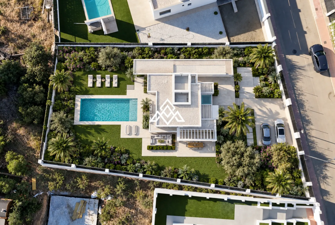 Valle Romano plot in Estepona with preliminary villa project and golf views