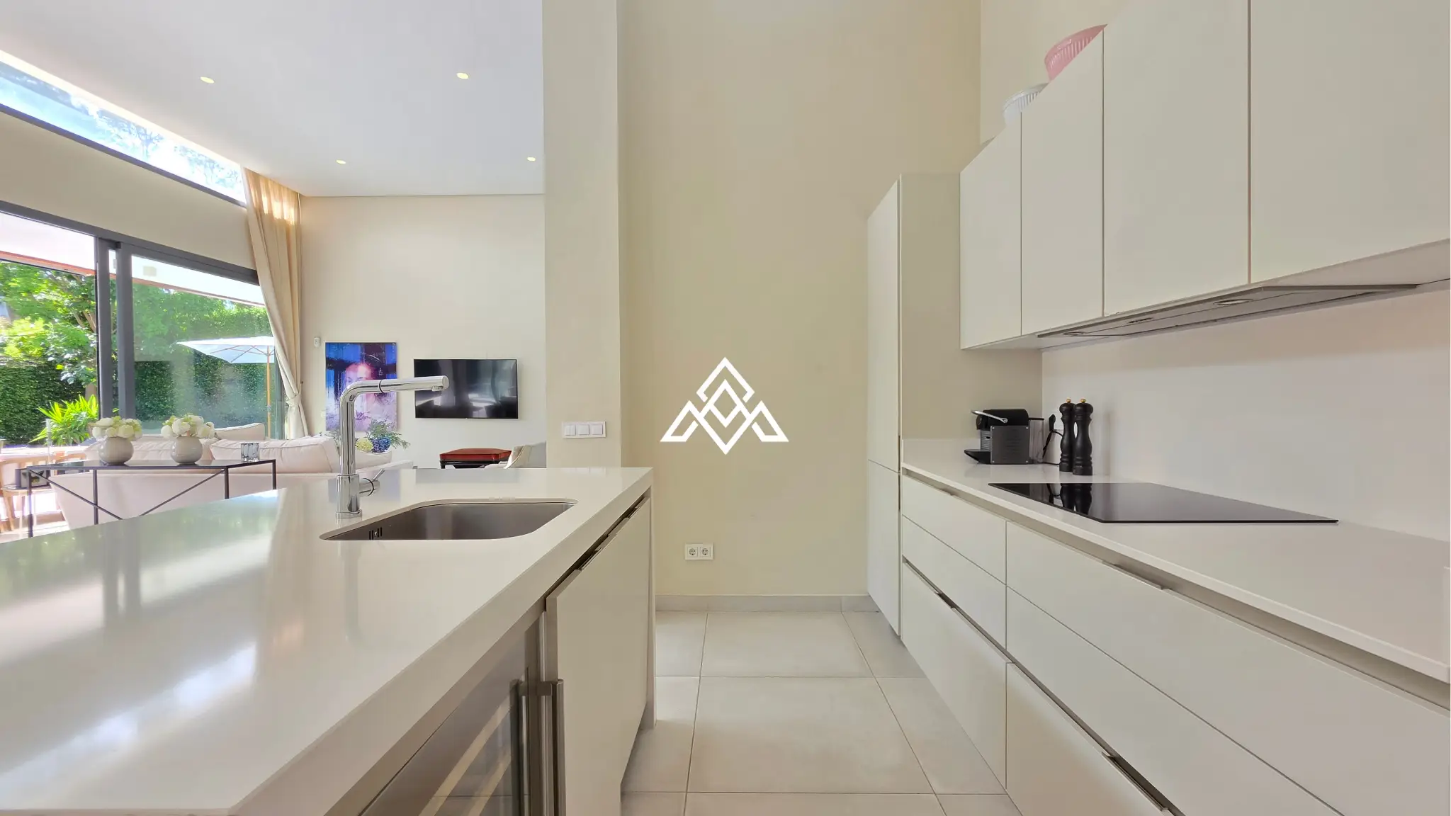 Contemporary Villa in Estepona with tourist licence, 4 bedrooms, private terraces and high rental income potential in a secure gated community.