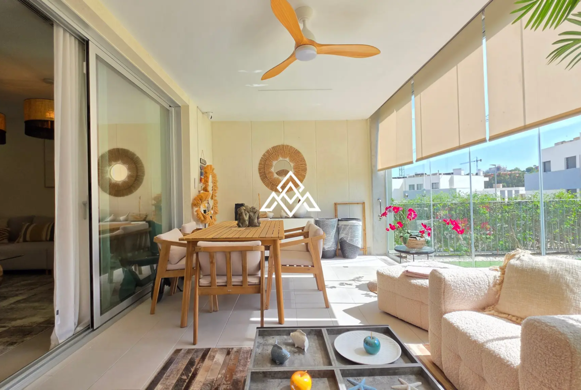Estepona Garden Apartment with private garden, terrace, garage and valid tourist licence. Ideal investment property in Spain.