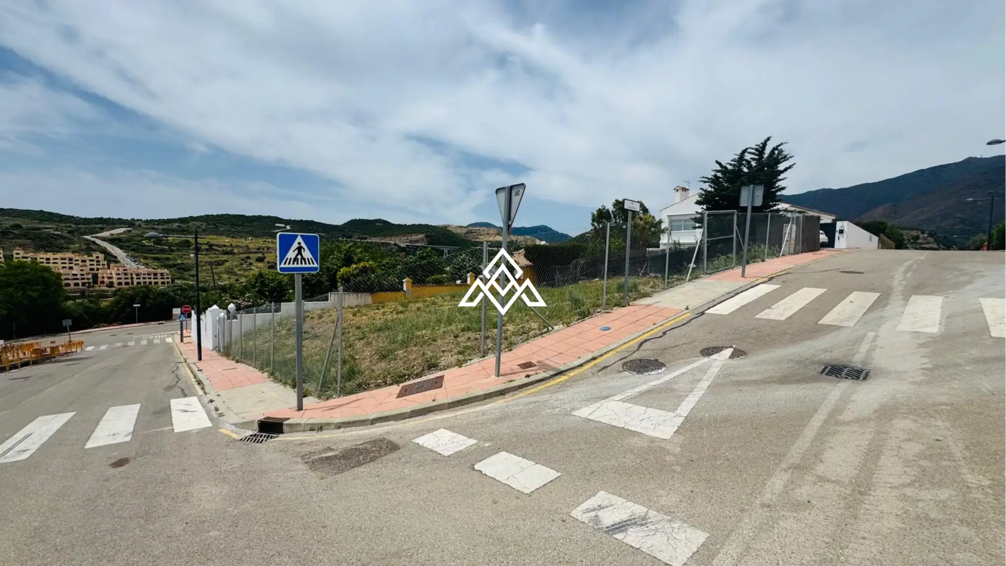 MPA-0132 Plot for sale in Valle Romano, Estepona, with southwest orientation, golf course and Mediterranean Sea views.