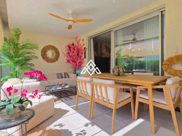 Estepona Garden Apartment with private garden, terrace, garage and valid tourist licence. Ideal investment property in Spain.
