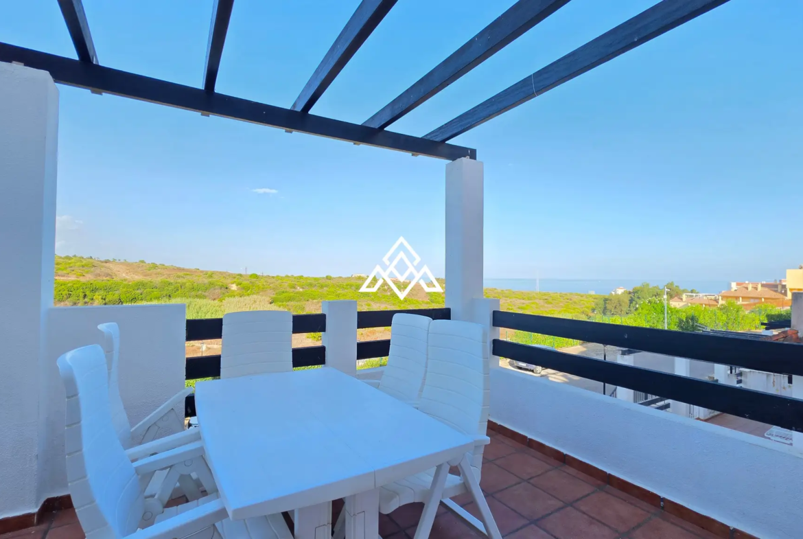 Vistalmar Duquesa apartment in Manilva with 2 bedrooms, 2 bathrooms, a 25 m² south-facing terrace and panoramic Mediterranean sea views.