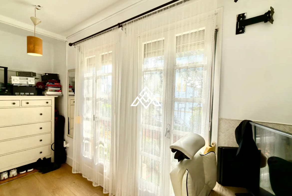Elviria Townhouse with private jacuzzi, sea views and renovated patio in Marbella