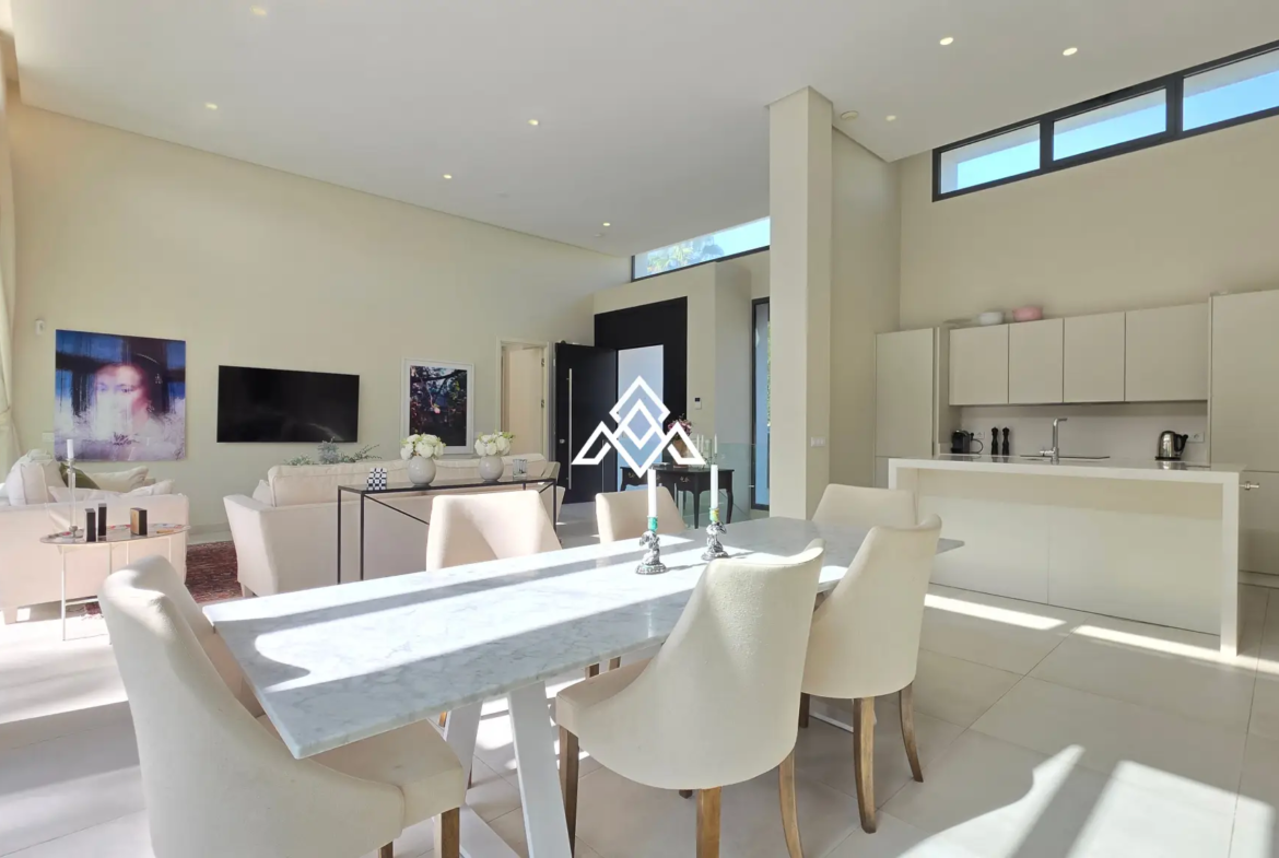 Contemporary Villa in Estepona with tourist licence, 4 bedrooms, private terraces and high rental income potential in a secure gated community.