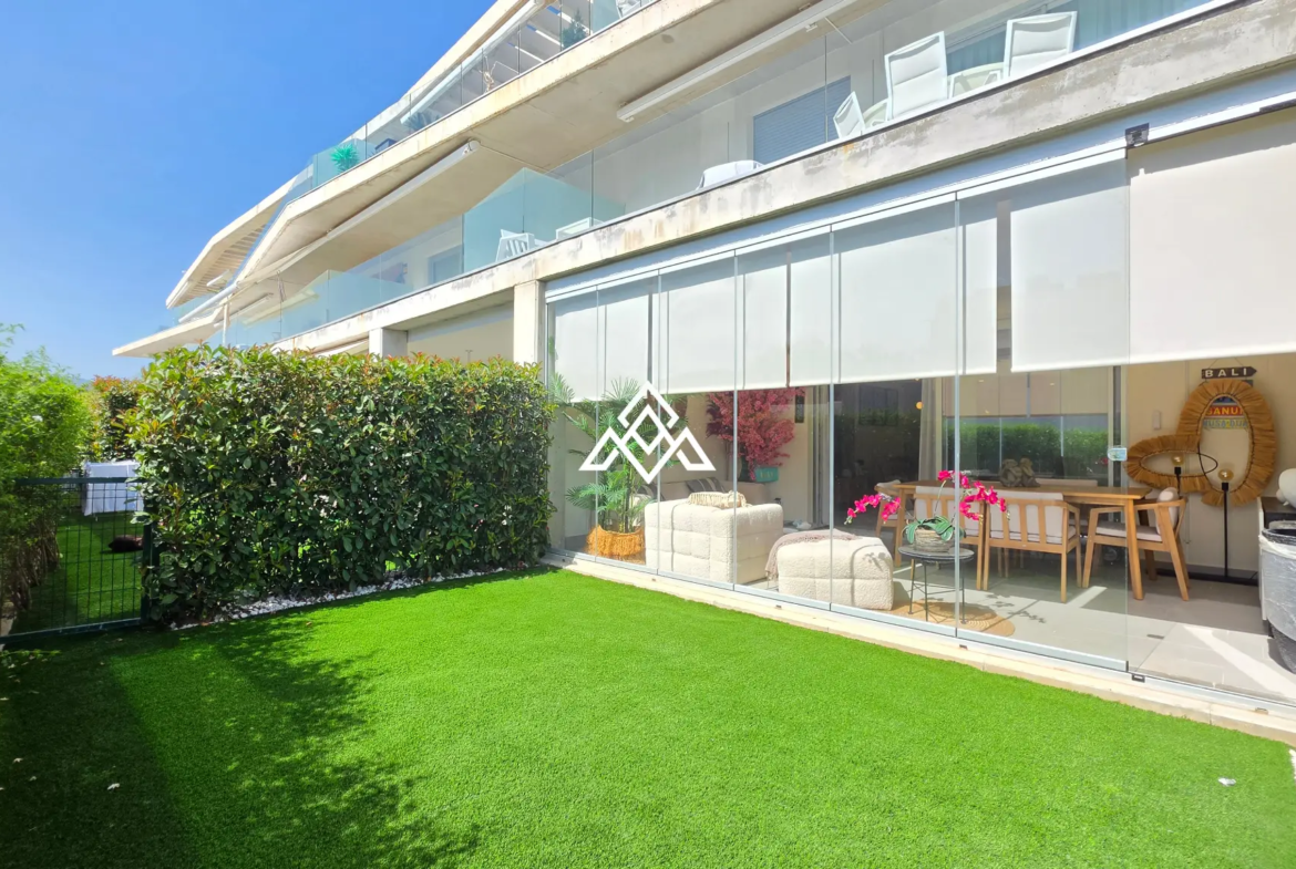 Estepona Garden Apartment with private garden, terrace, garage and valid tourist licence. Ideal investment property in Spain.