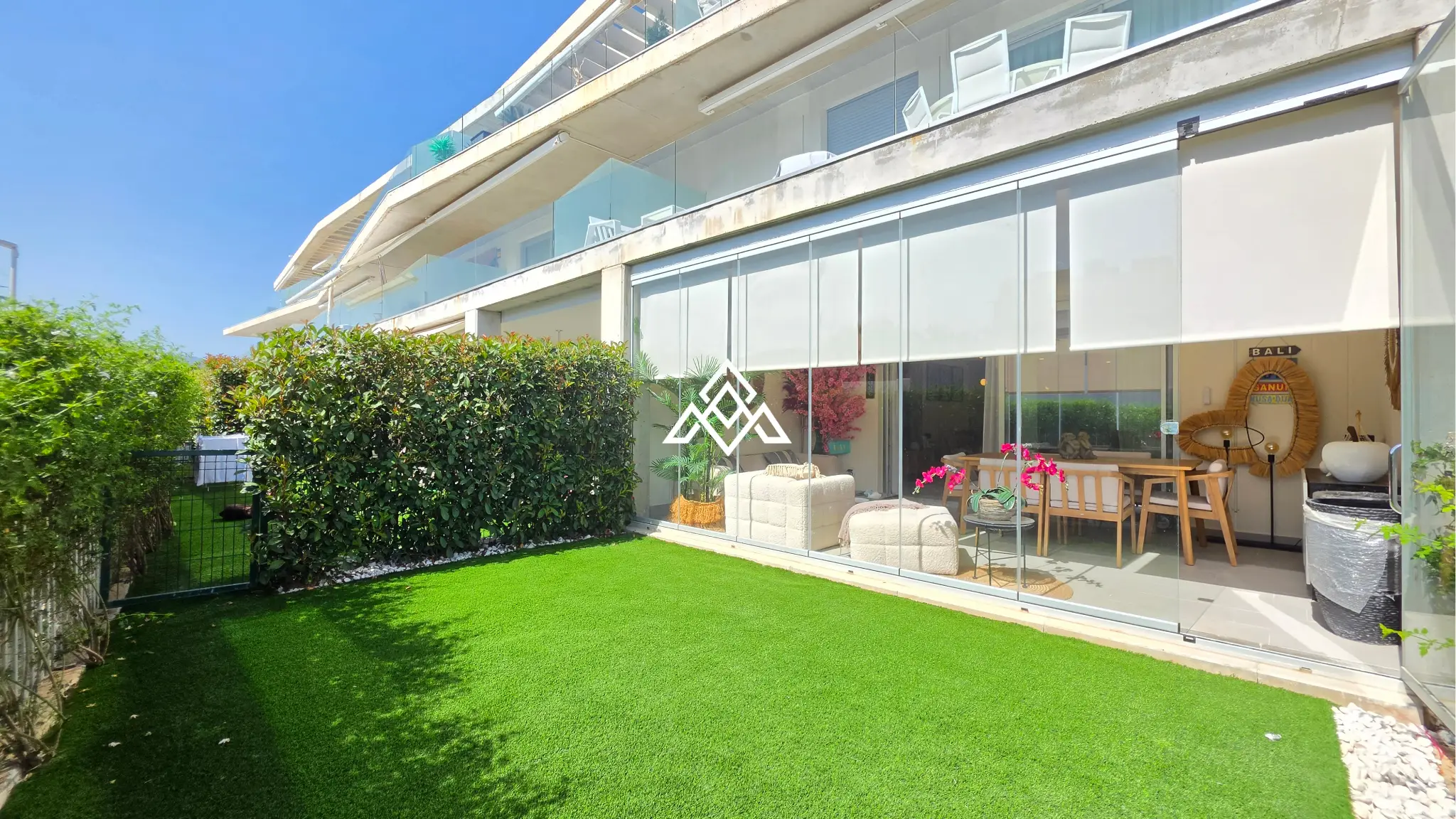 Estepona Garden Apartment with private garden, terrace, garage and valid tourist licence. Ideal investment property in Spain.