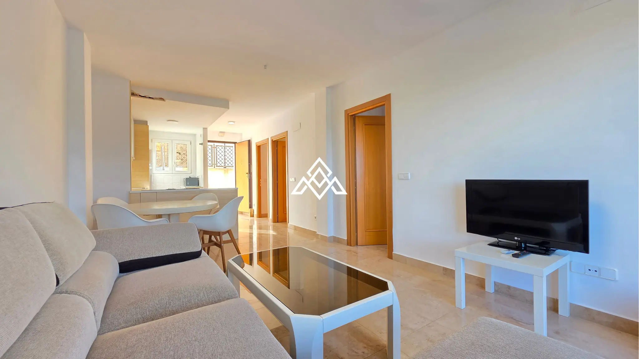 Vistalmar Duquesa apartment in Manilva with 2 bedrooms, 2 bathrooms, a 25 m² south-facing terrace and panoramic Mediterranean sea views.