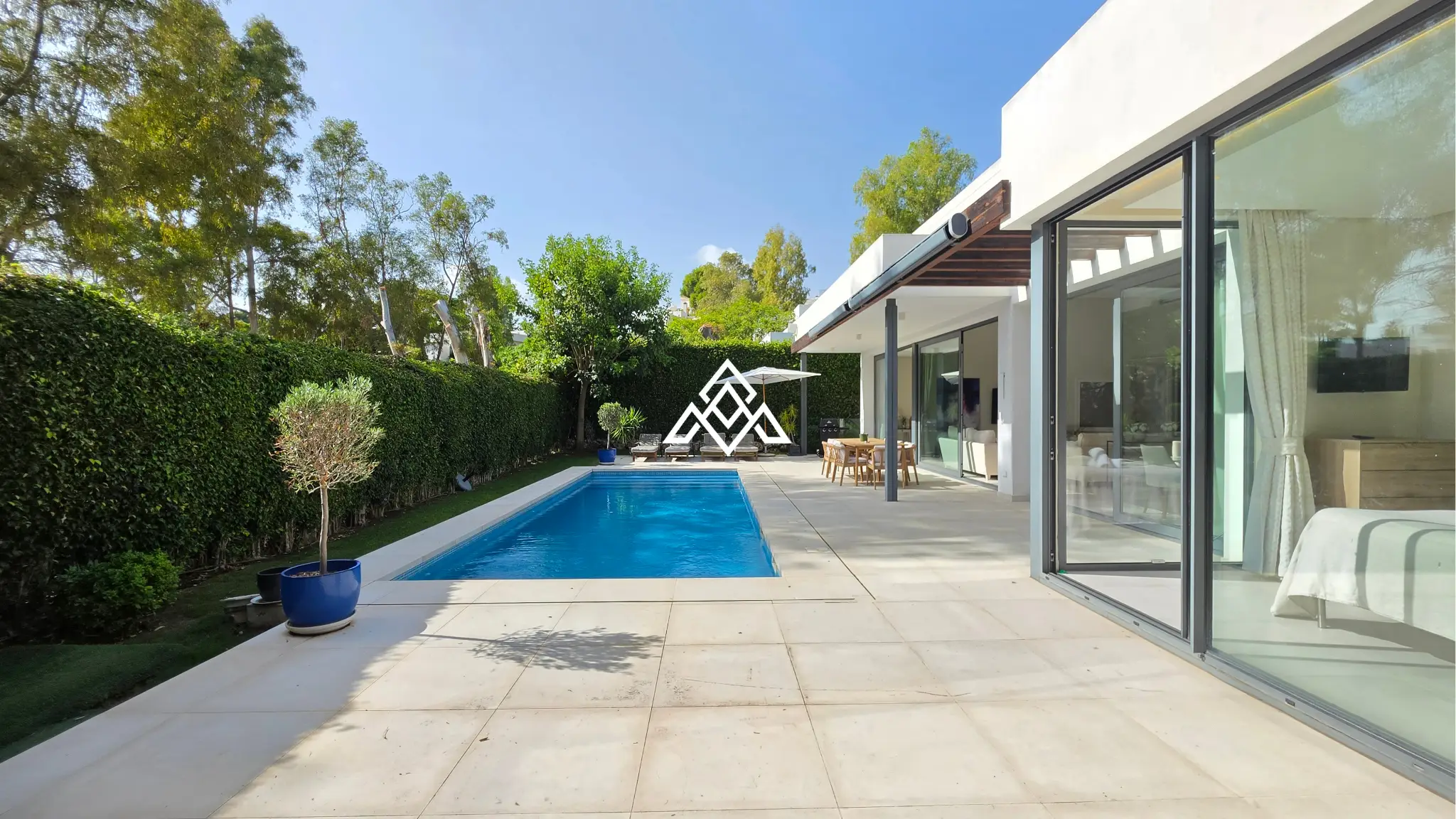Contemporary Villa in Estepona with tourist licence, 4 bedrooms, private terraces and high rental income potential in a secure gated community.