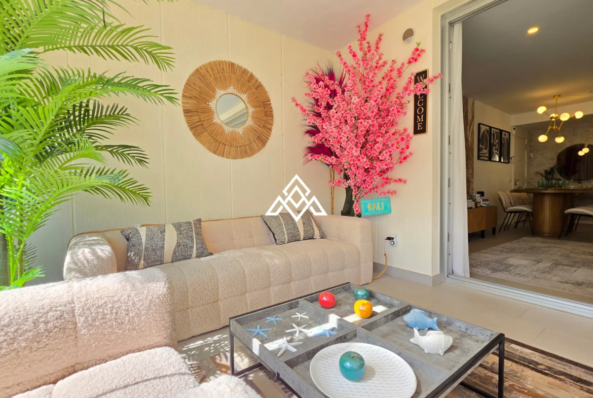 Estepona Garden Apartment with private garden, terrace, garage and valid tourist licence. Ideal investment property in Spain.